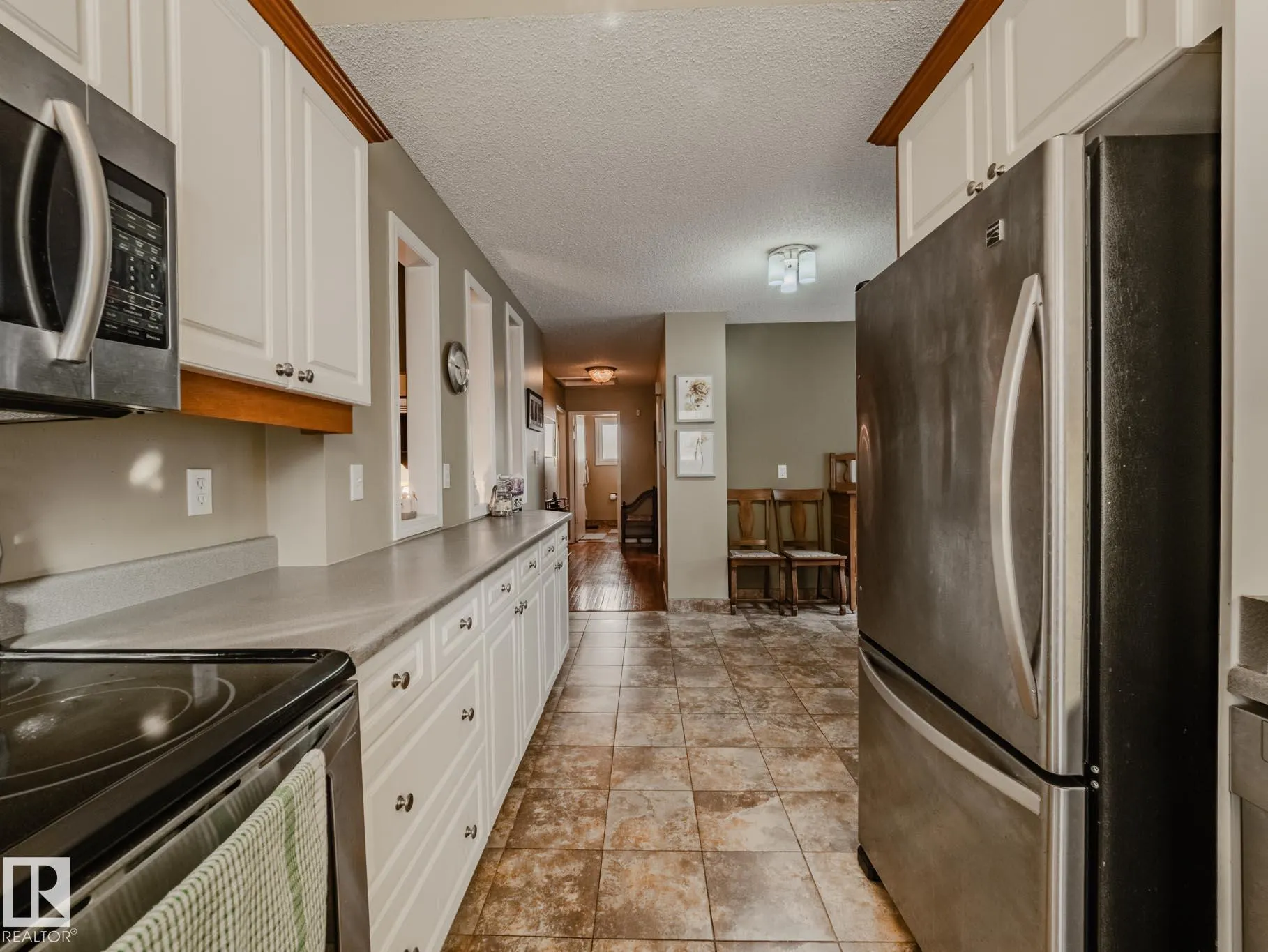 50 FLAGSTONE Crescent