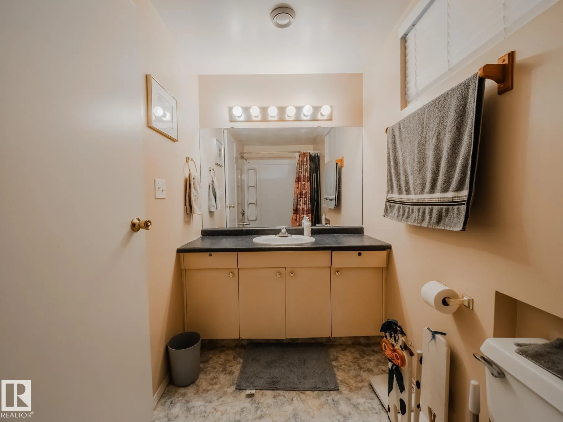 50 FLAGSTONE Crescent