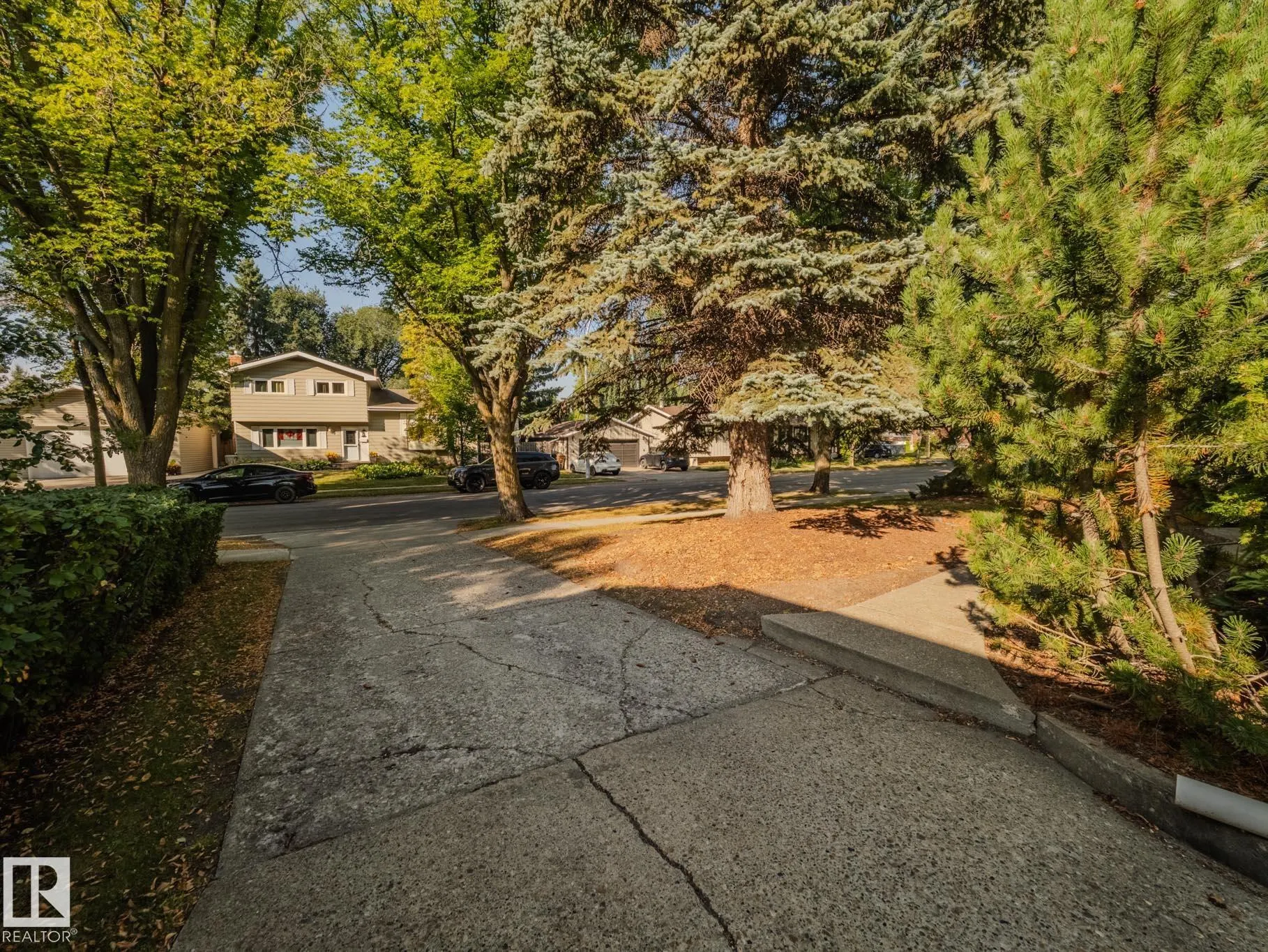 50 FLAGSTONE Crescent