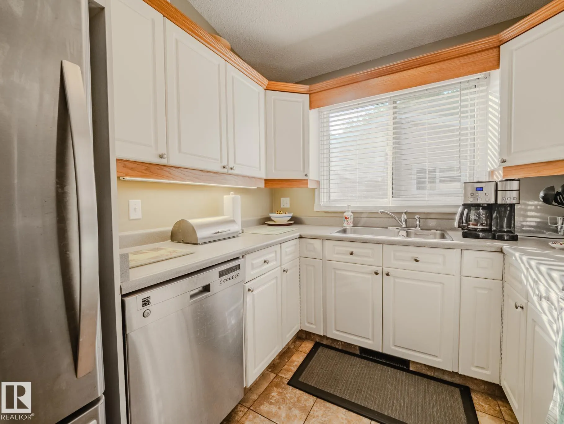 50 FLAGSTONE Crescent