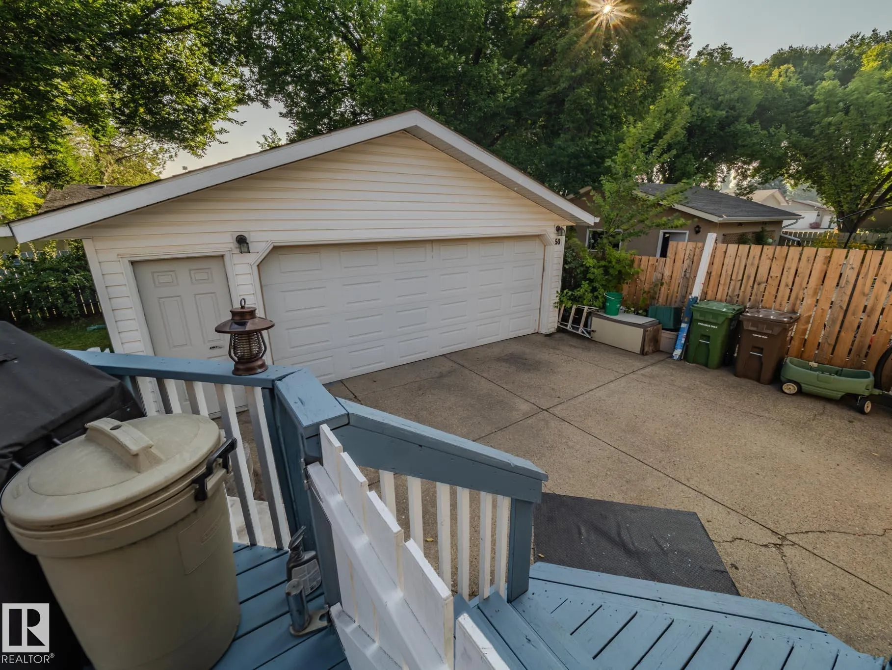 50 FLAGSTONE Crescent