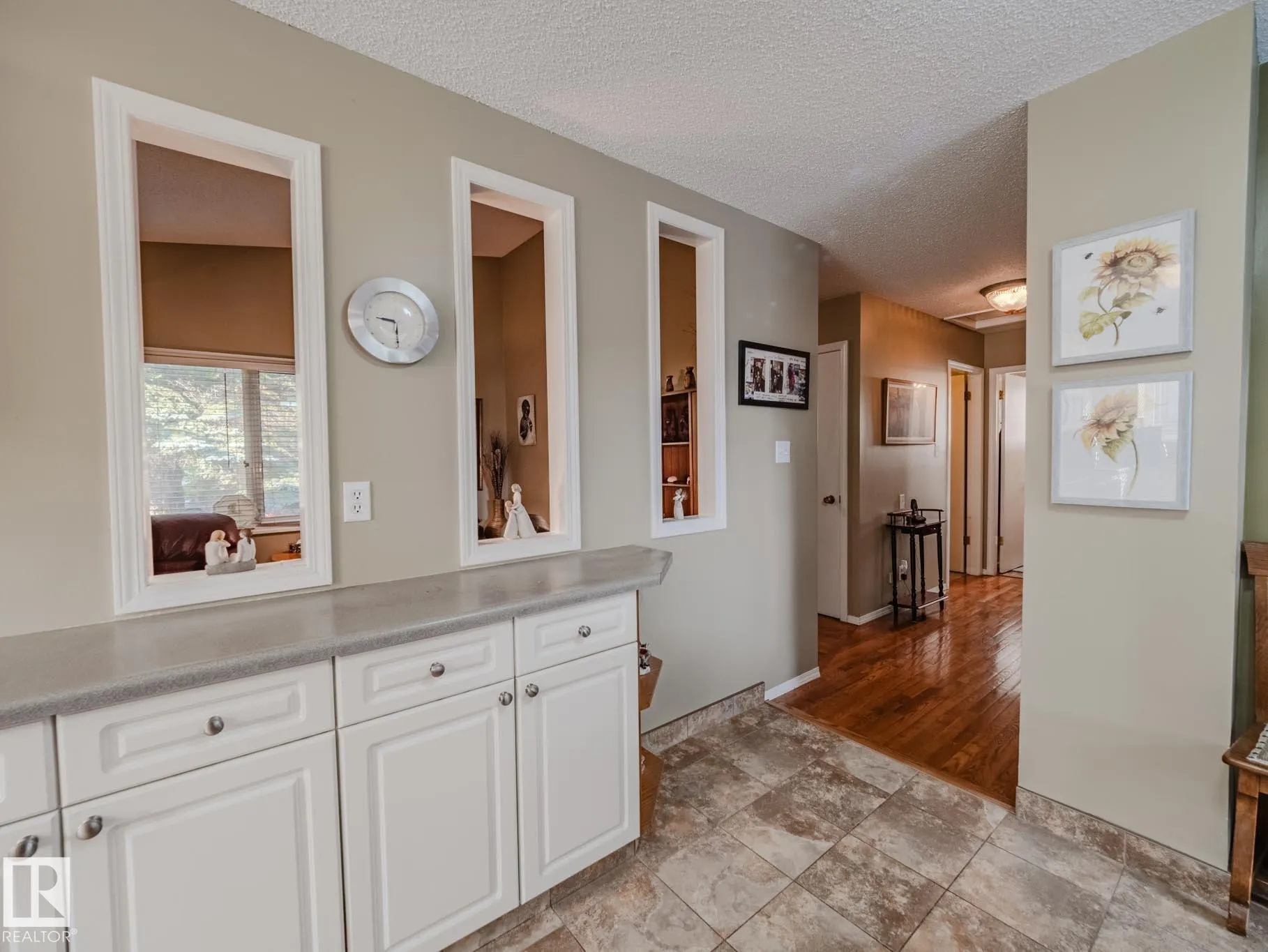 50 FLAGSTONE Crescent