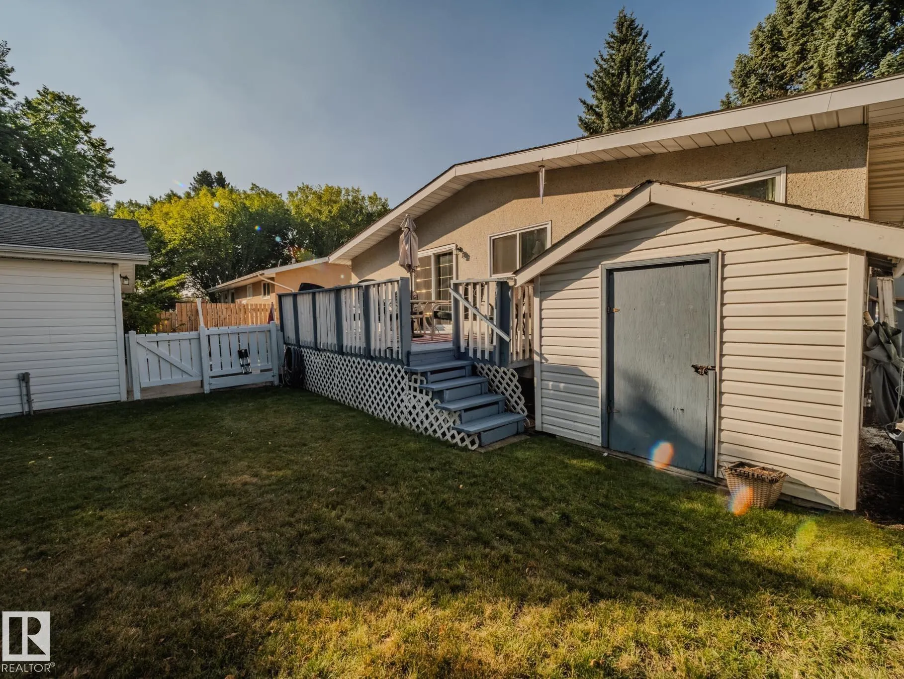 50 FLAGSTONE Crescent