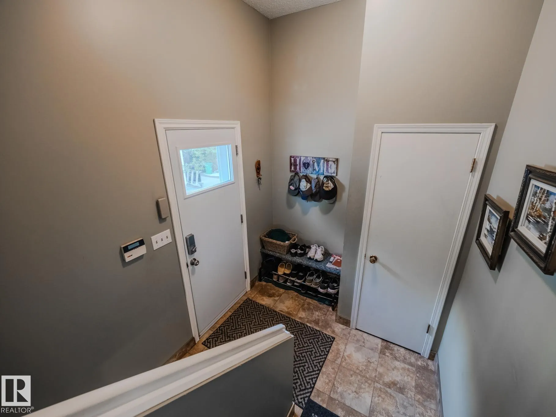 50 FLAGSTONE Crescent