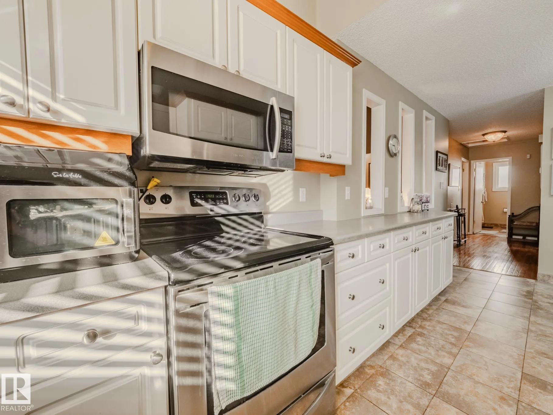 50 FLAGSTONE Crescent