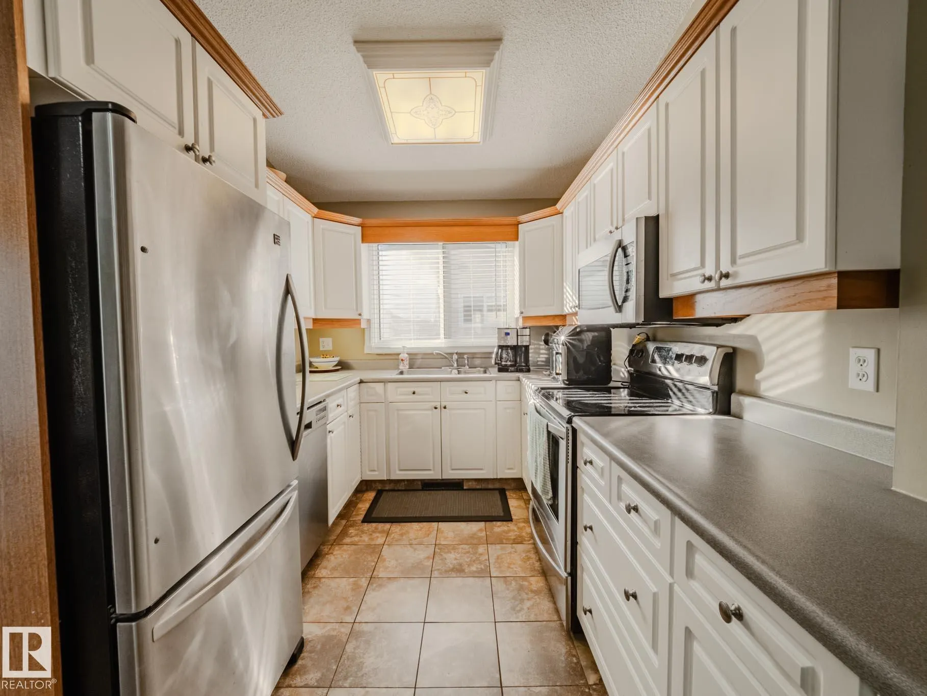50 FLAGSTONE Crescent