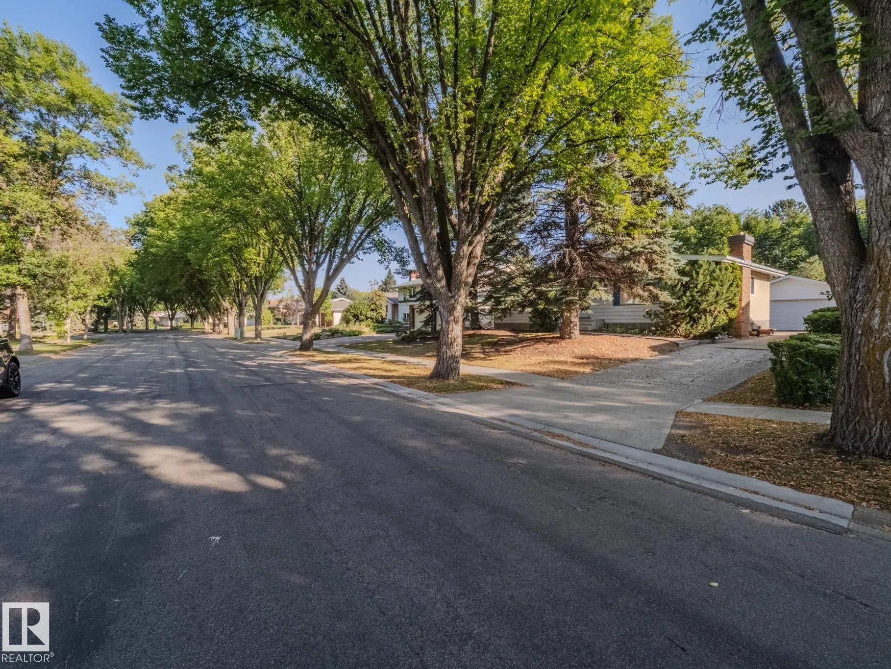 50 FLAGSTONE Crescent