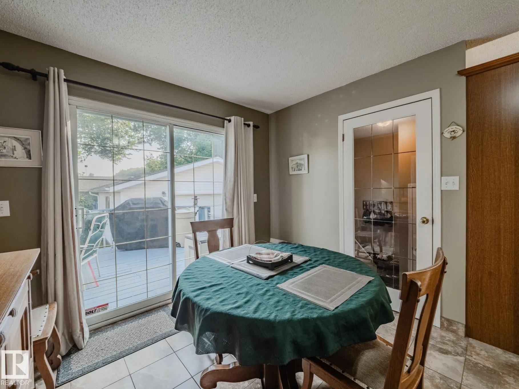 50 FLAGSTONE Crescent