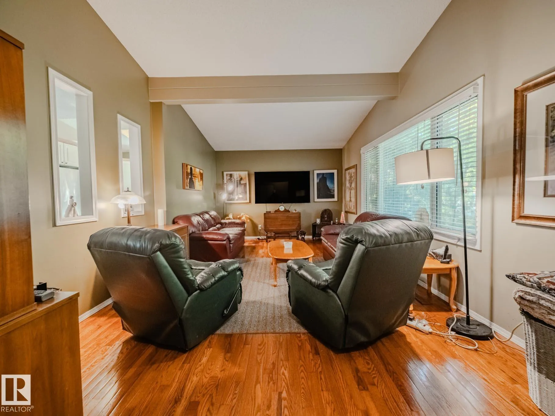 50 FLAGSTONE Crescent