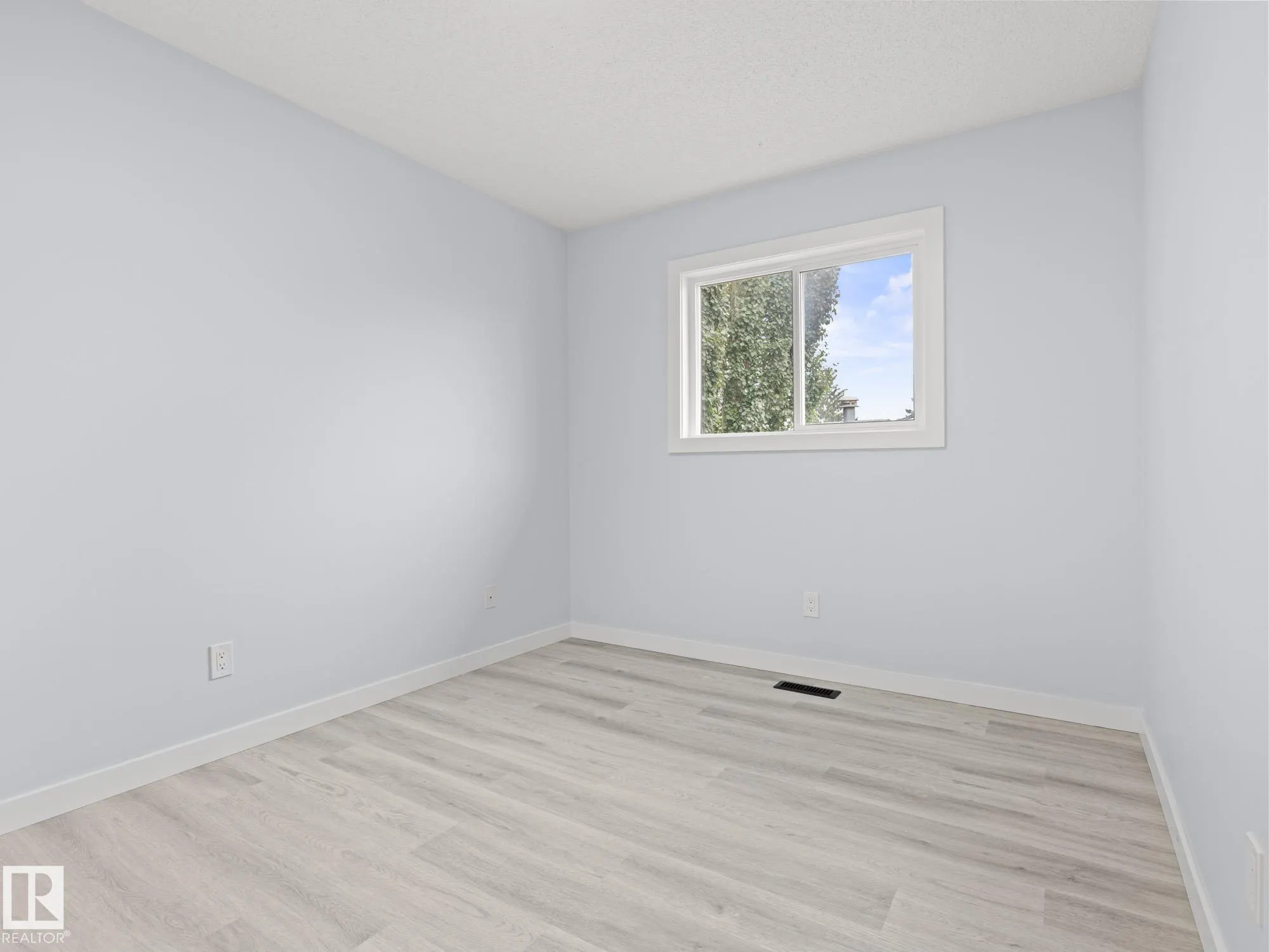 47 CLAREVIEW Road