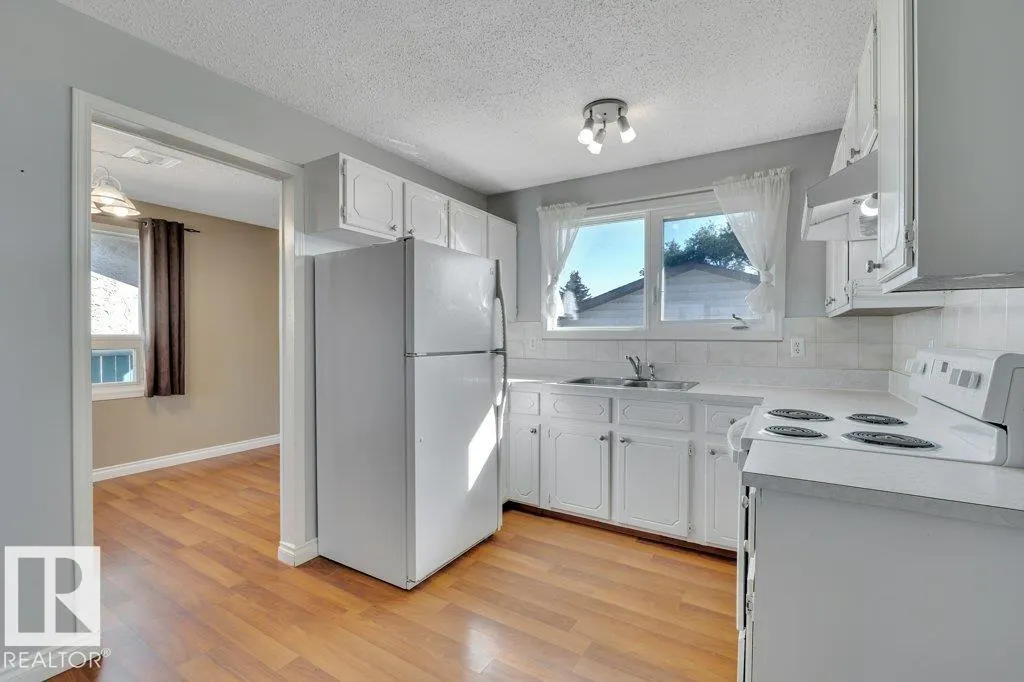904 KNOTTWOOD