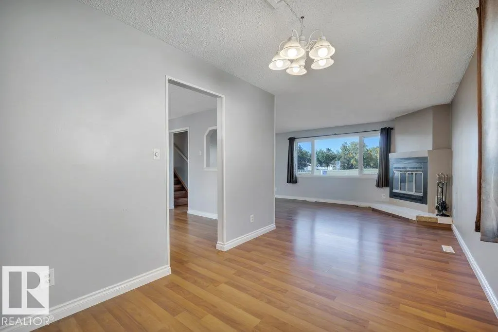 904 KNOTTWOOD