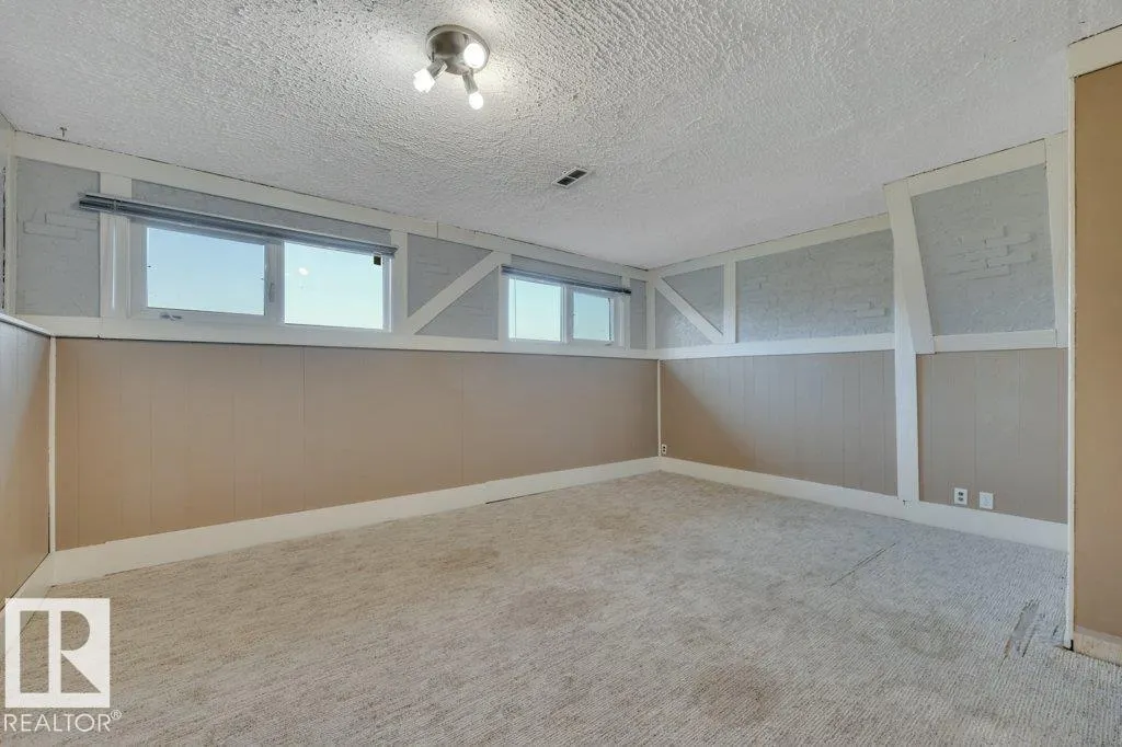 904 KNOTTWOOD