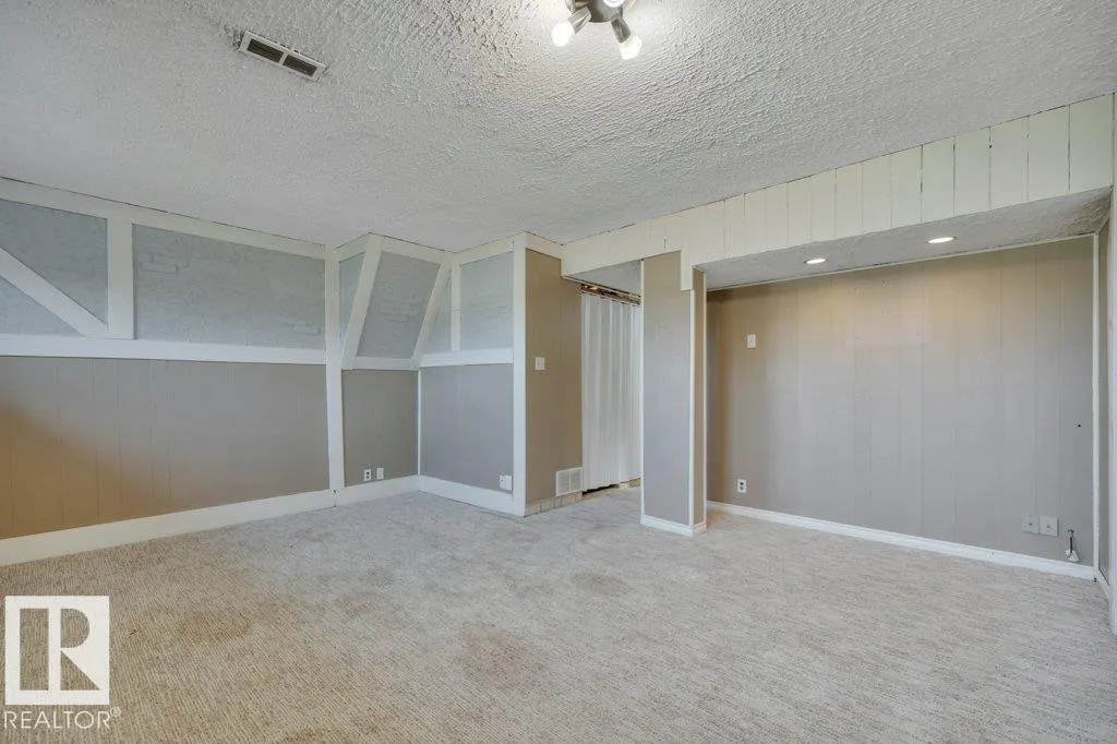 904 KNOTTWOOD