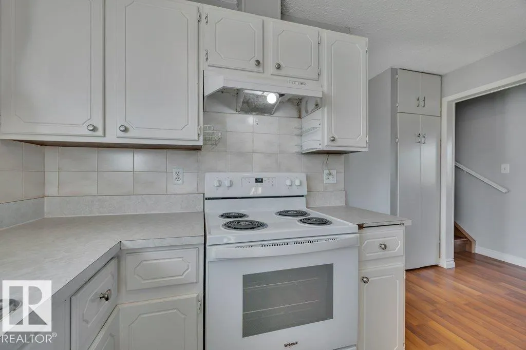 904 KNOTTWOOD