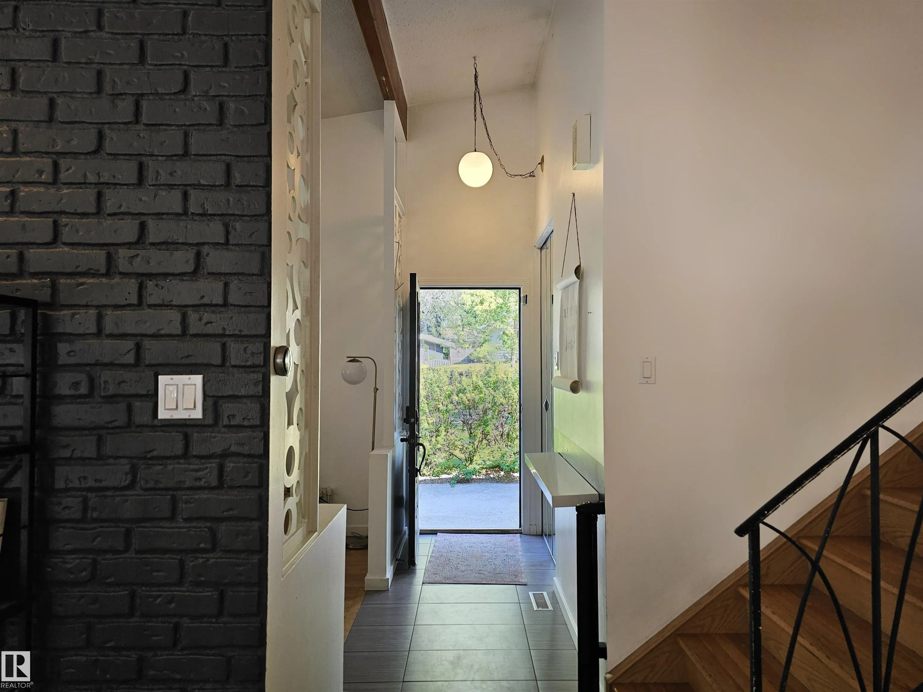 47 GLENMORE Crescent