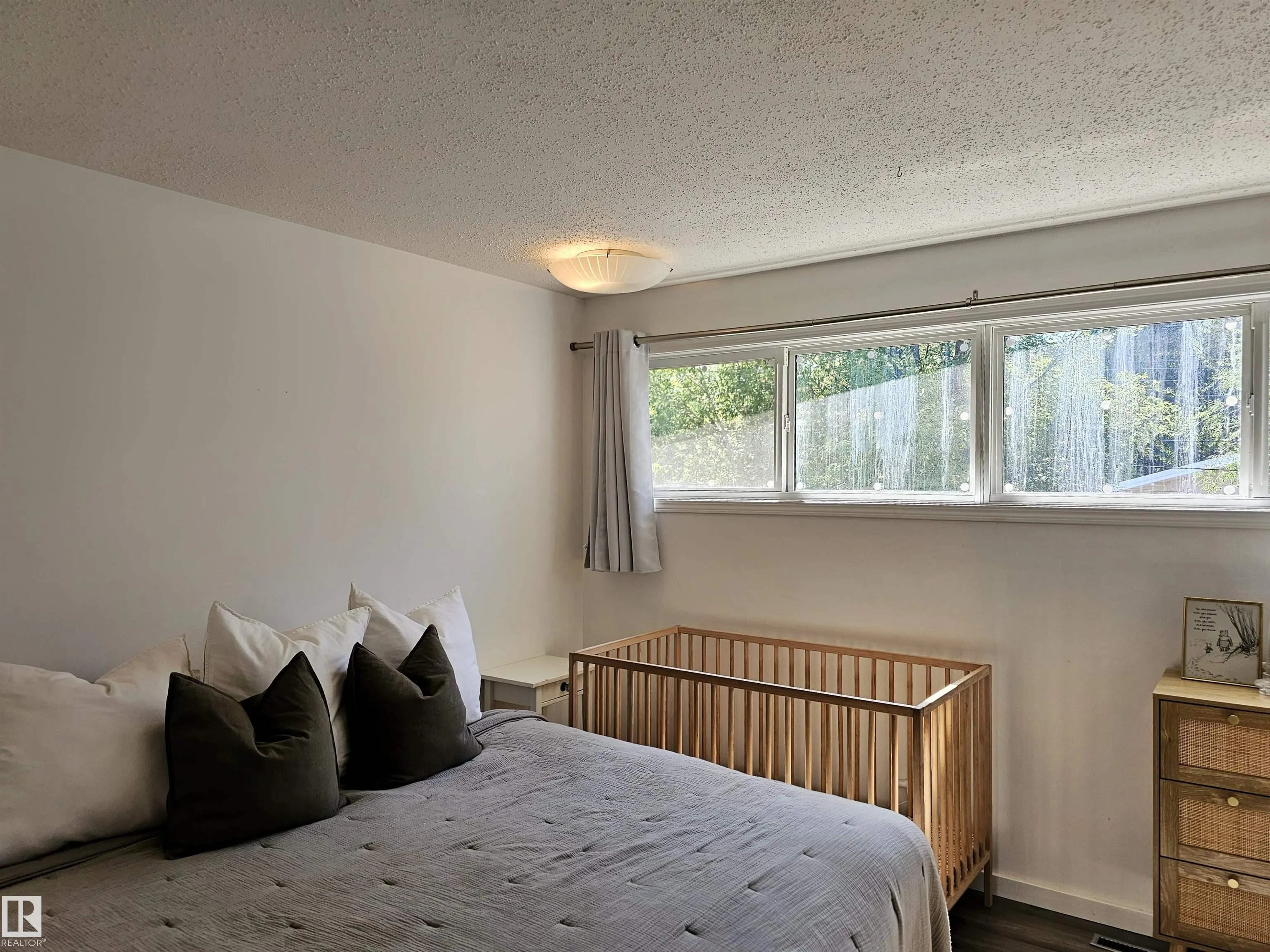 47 GLENMORE Crescent