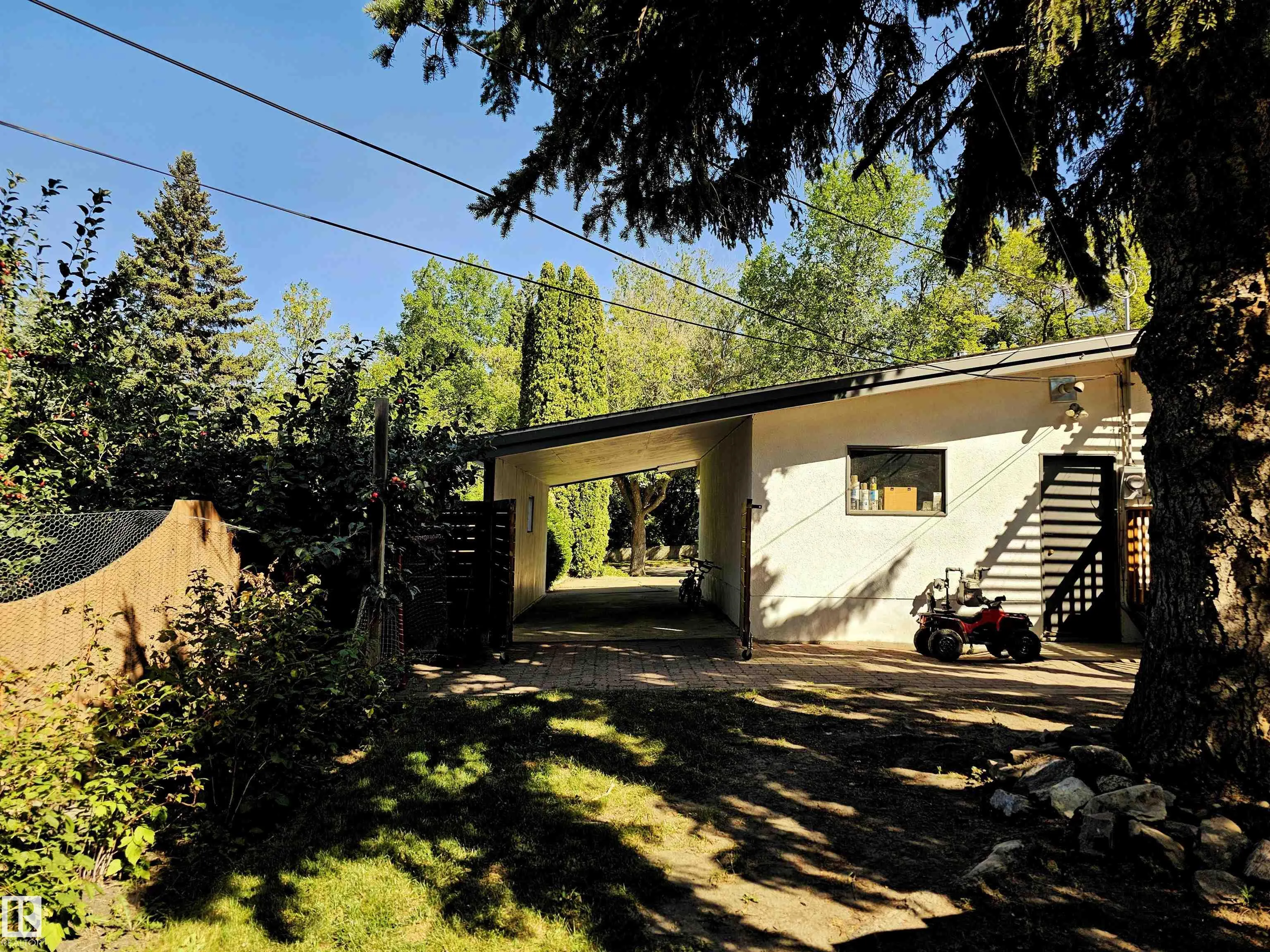 47 GLENMORE Crescent