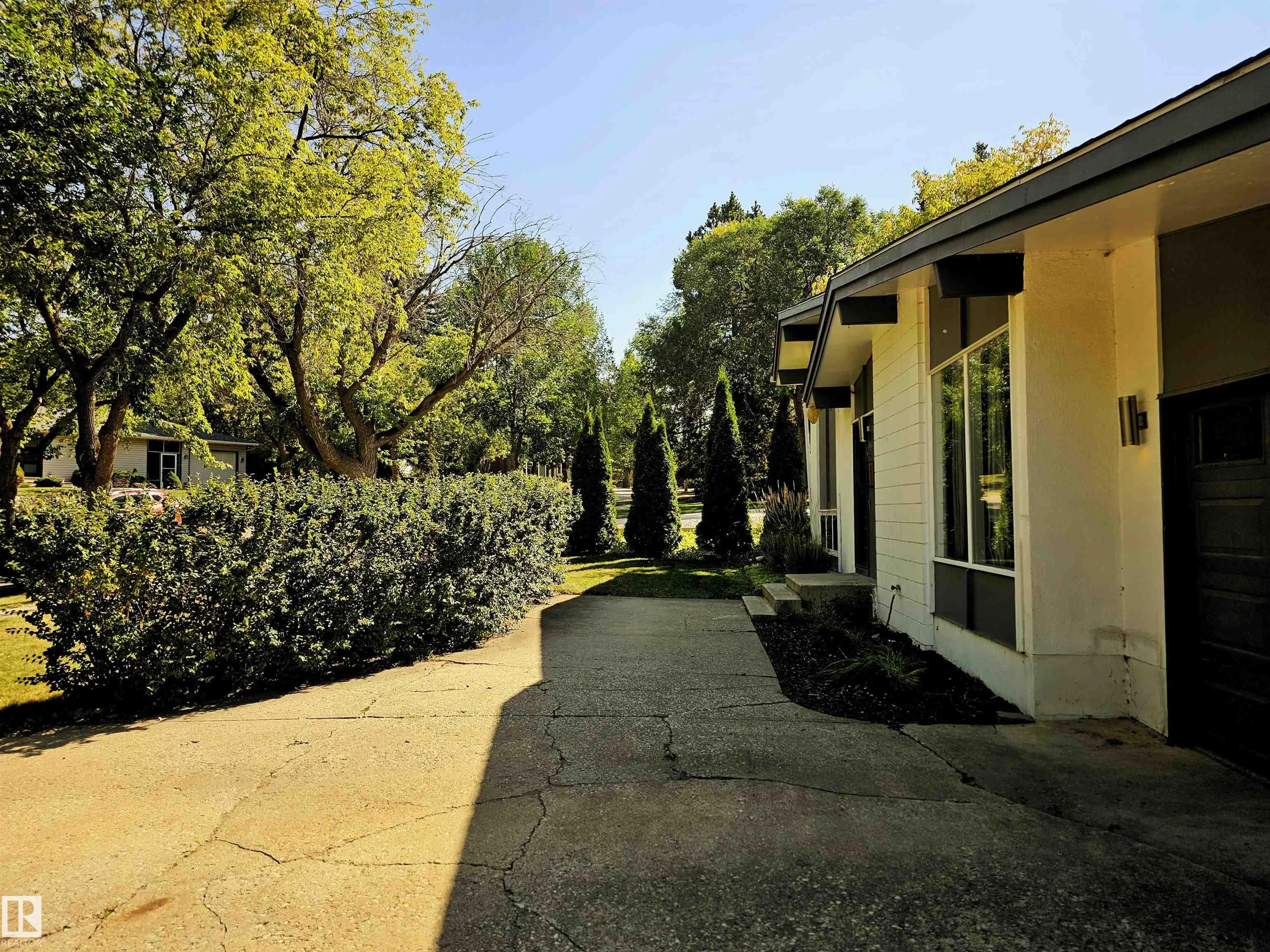 47 GLENMORE Crescent