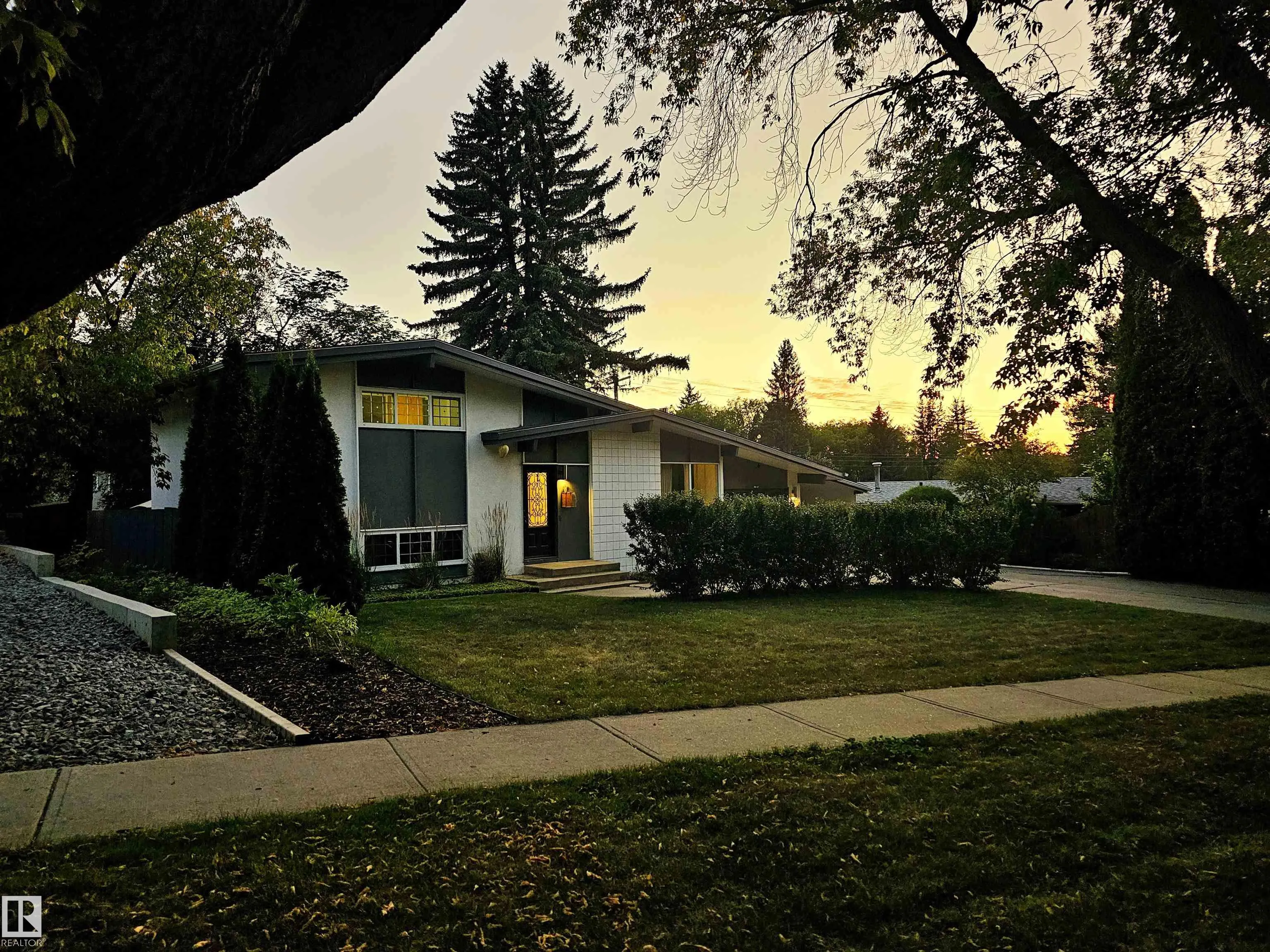 47 GLENMORE Crescent
