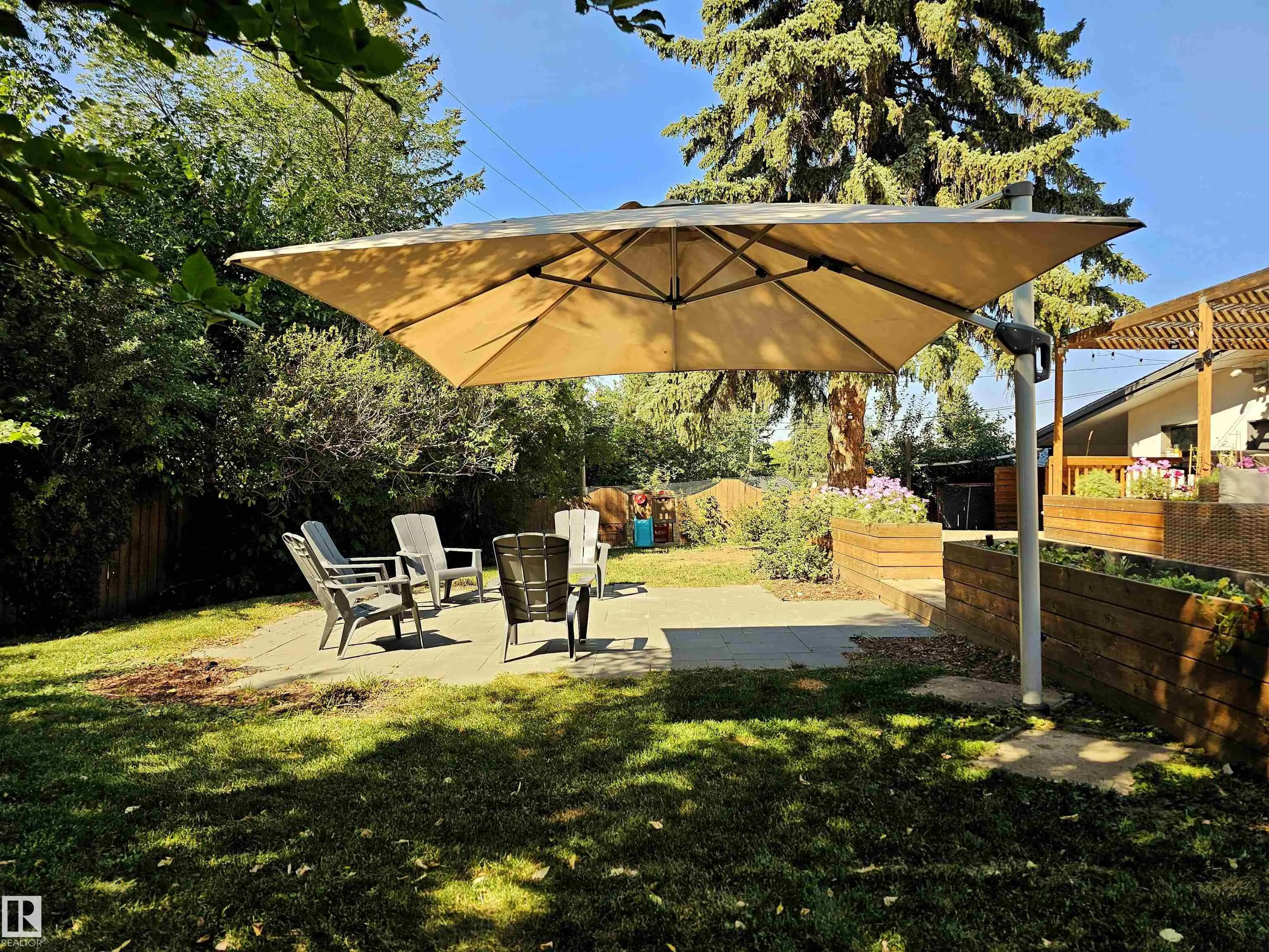 47 GLENMORE Crescent