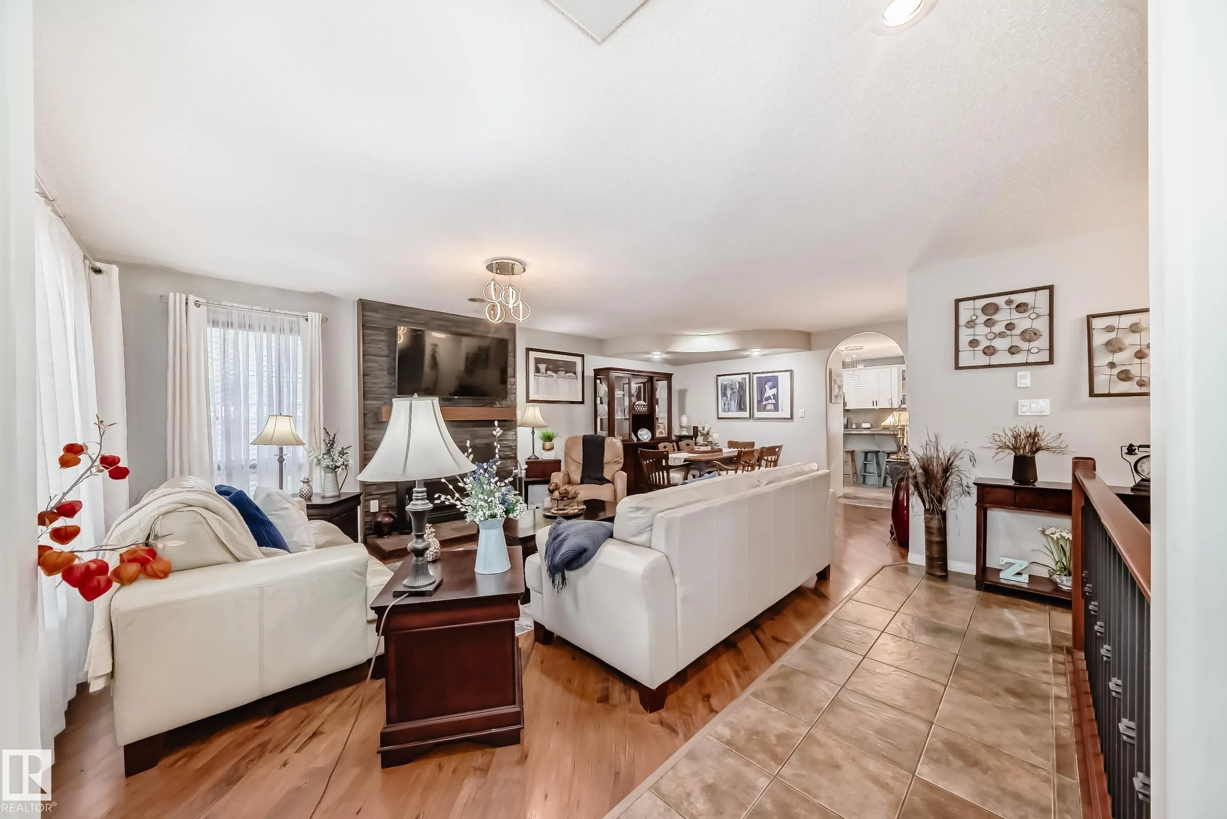 4 GLENDALE Crescent