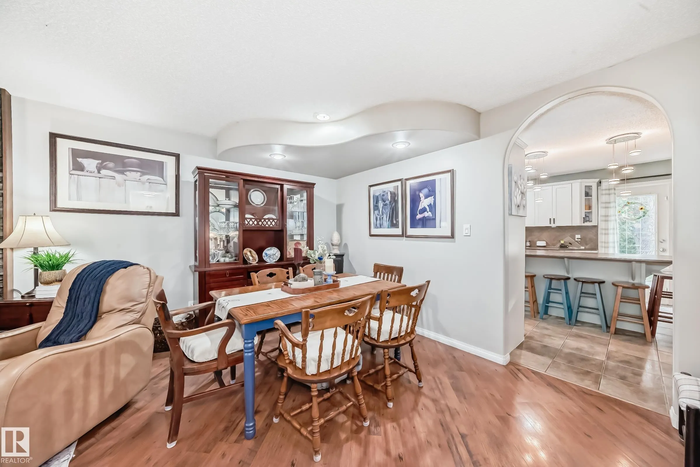 4 GLENDALE Crescent