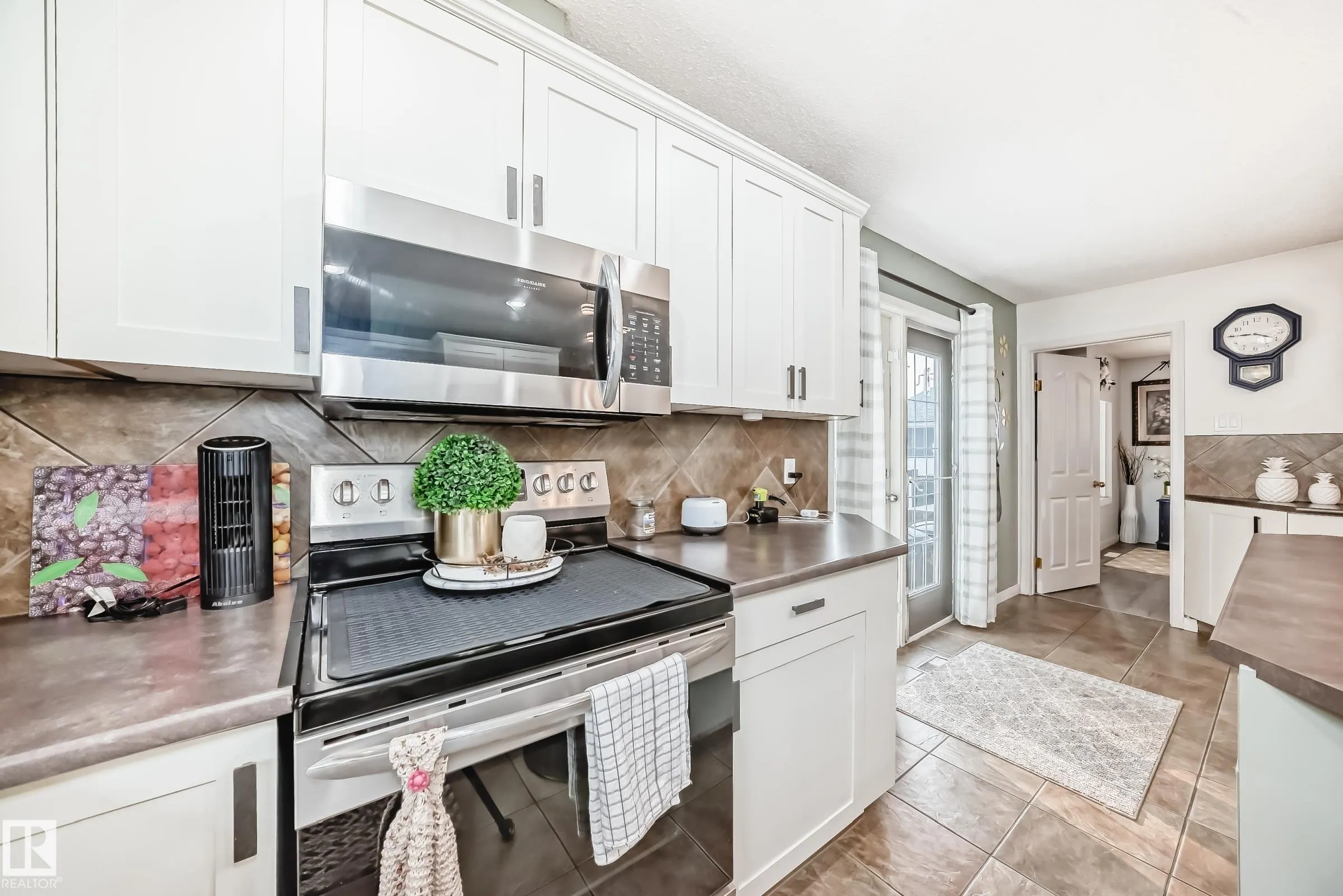 4 GLENDALE Crescent