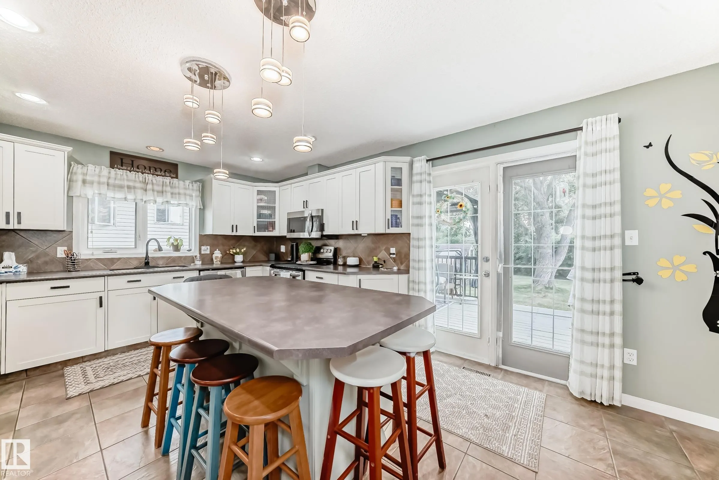 4 GLENDALE Crescent