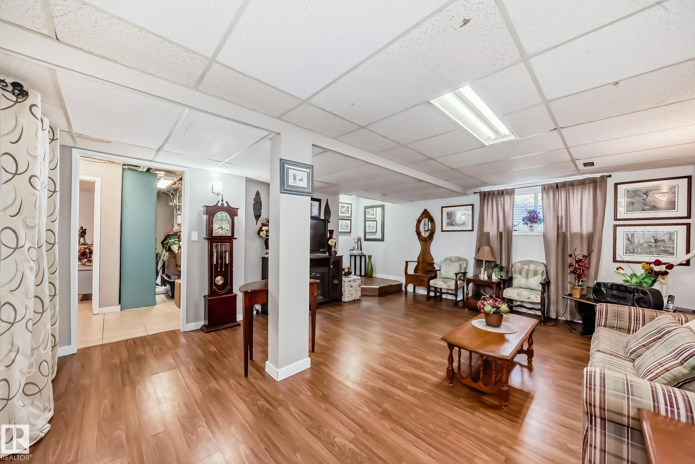 4 GLENDALE Crescent