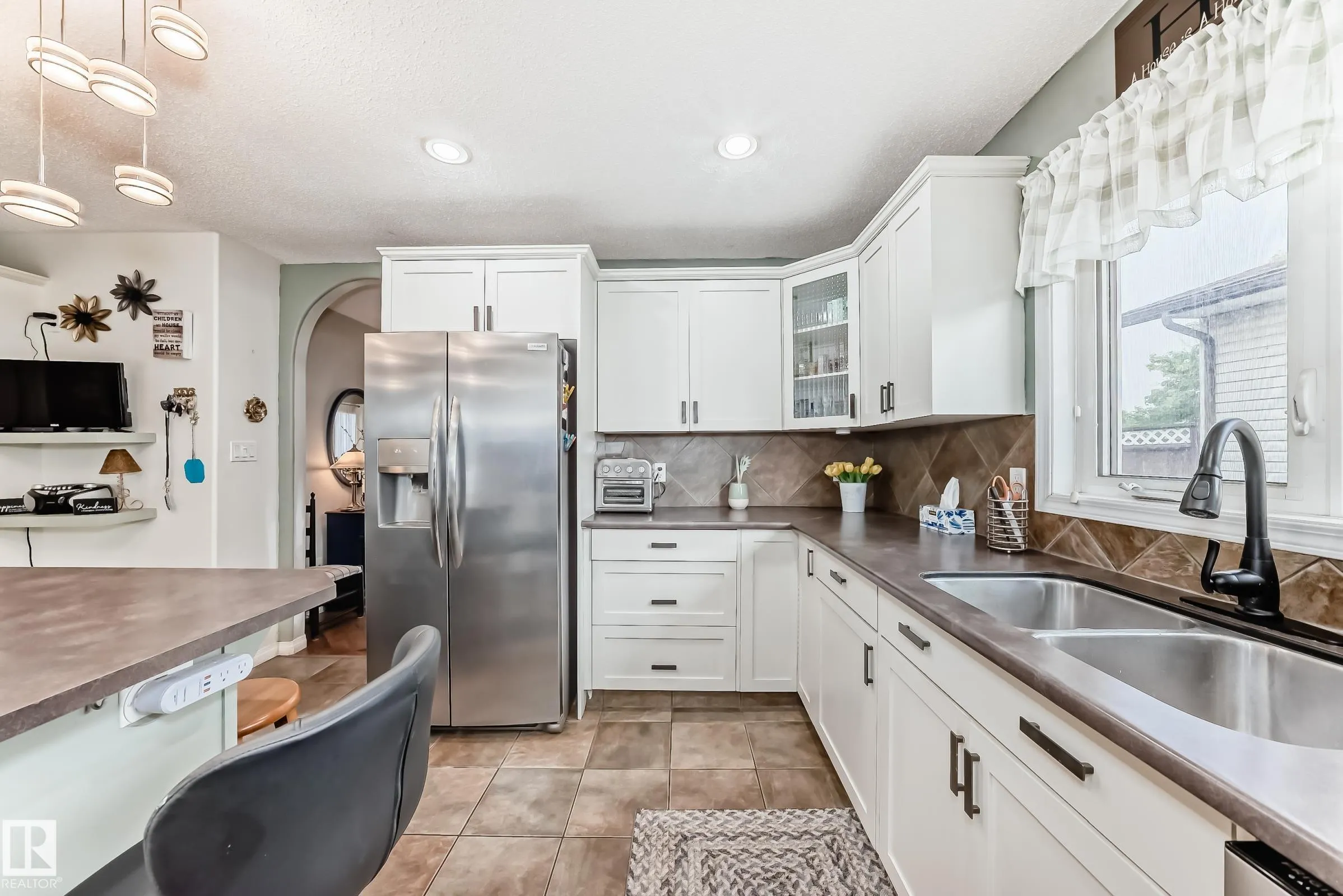 4 GLENDALE Crescent