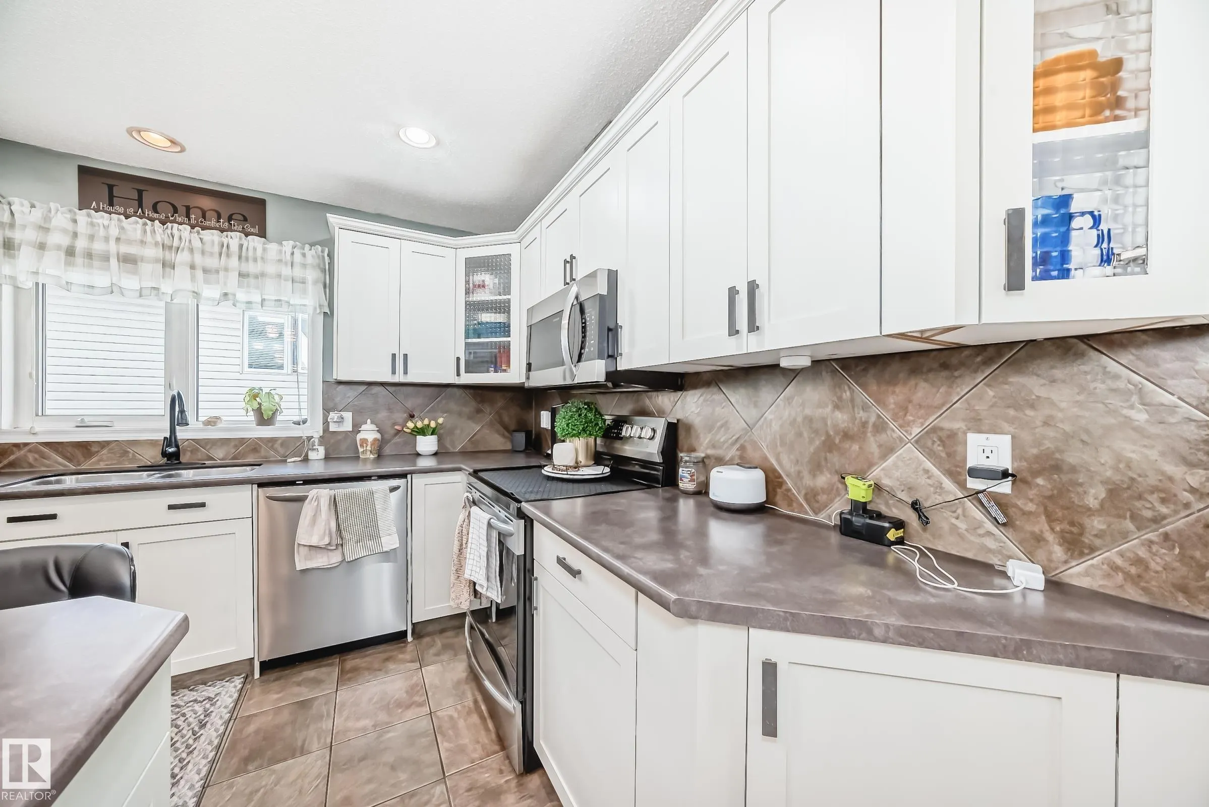 4 GLENDALE Crescent