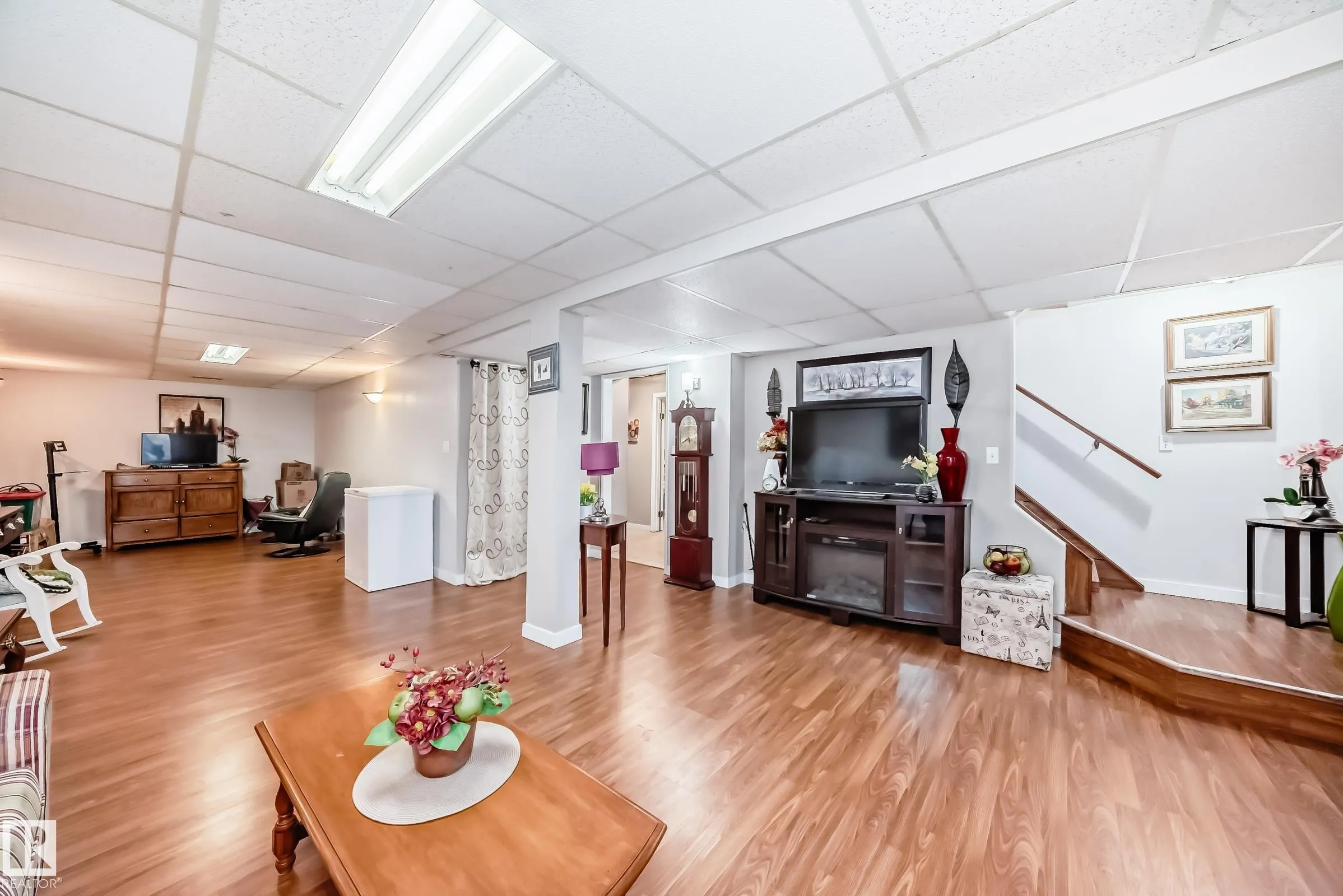 4 GLENDALE Crescent