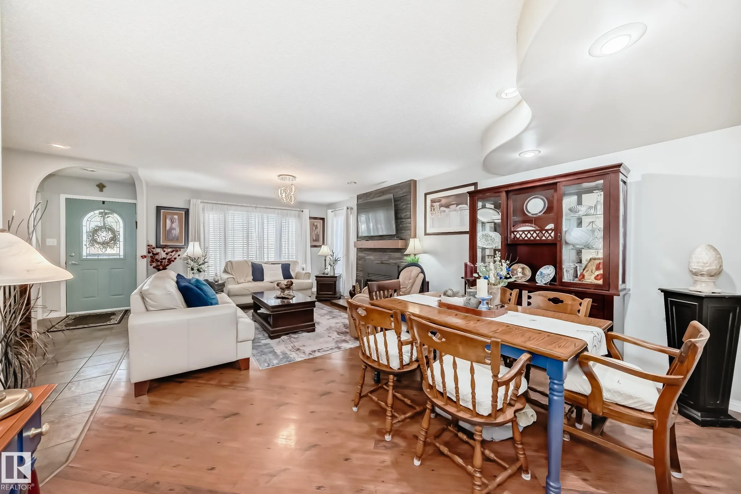 4 GLENDALE Crescent