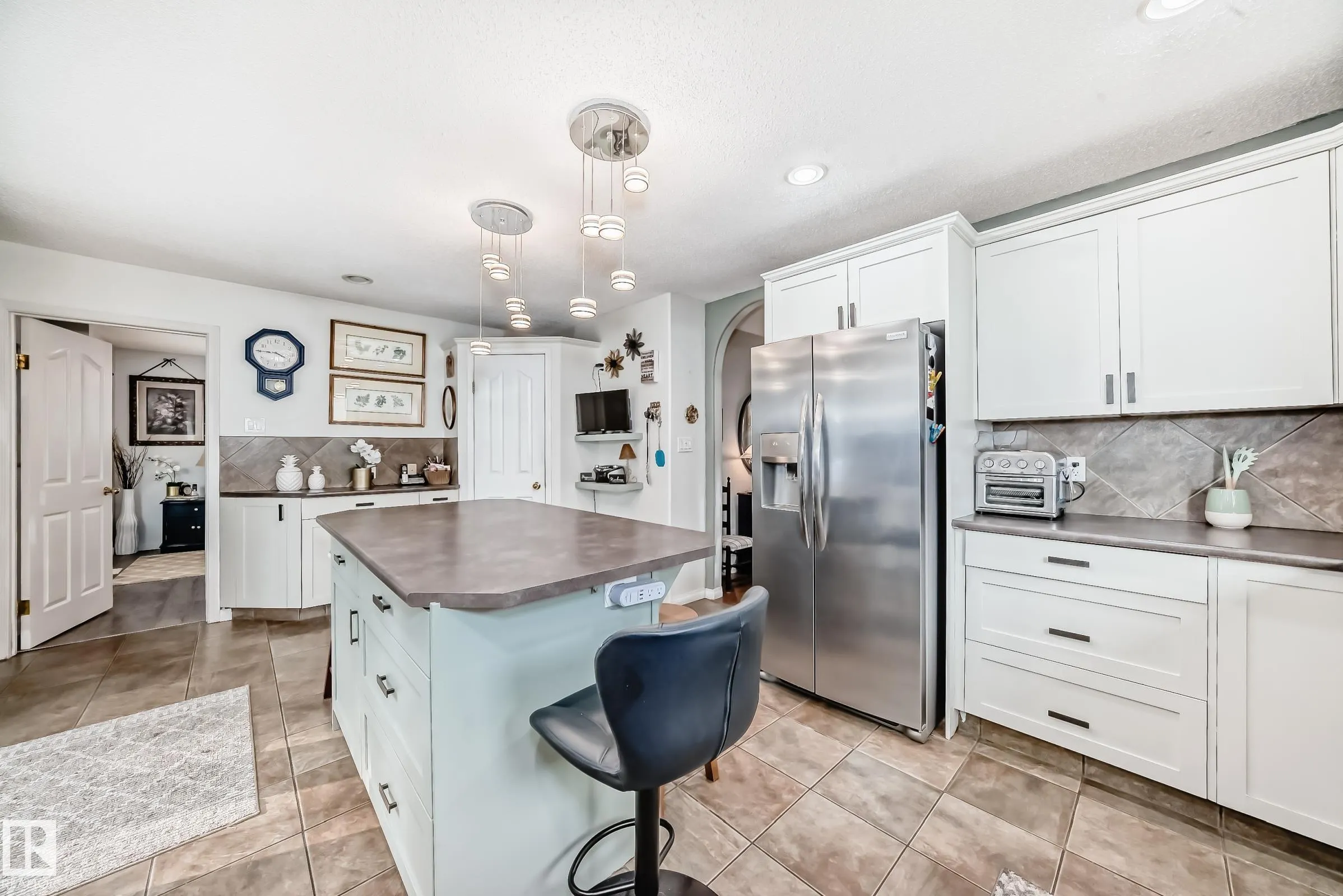 4 GLENDALE Crescent