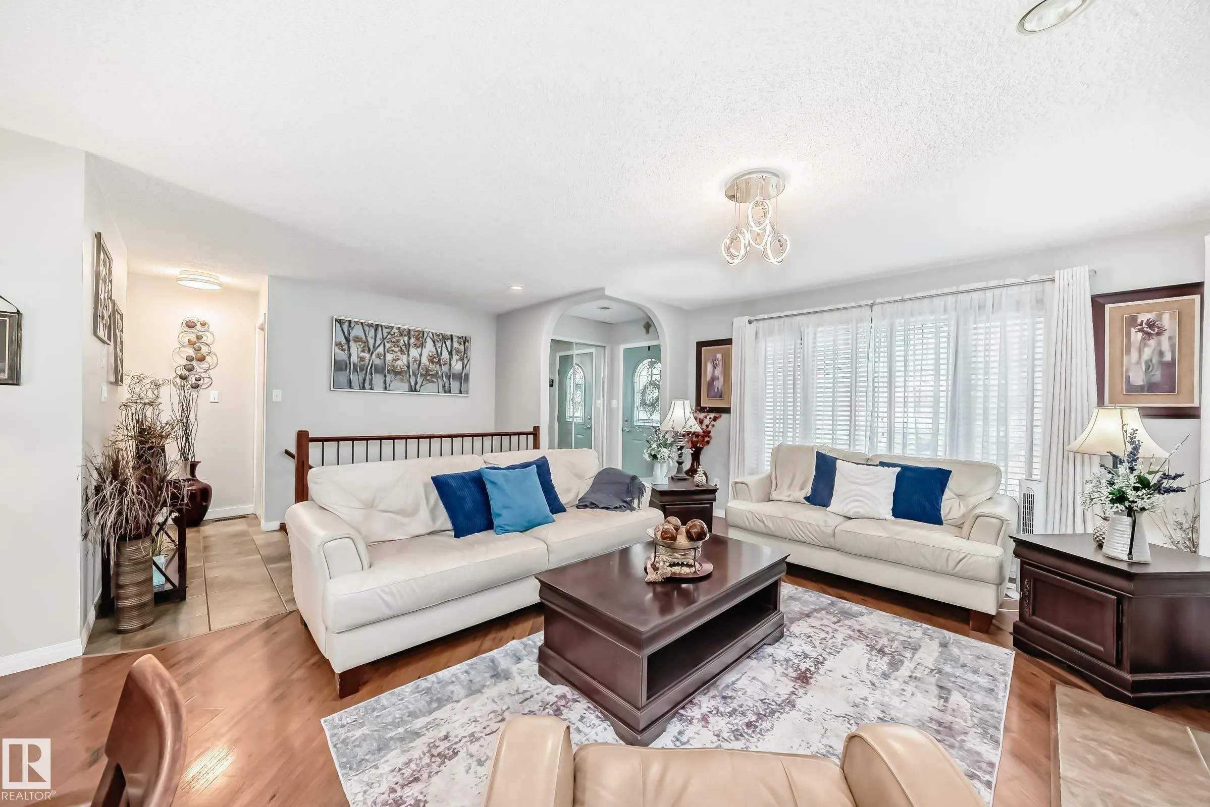 4 GLENDALE Crescent