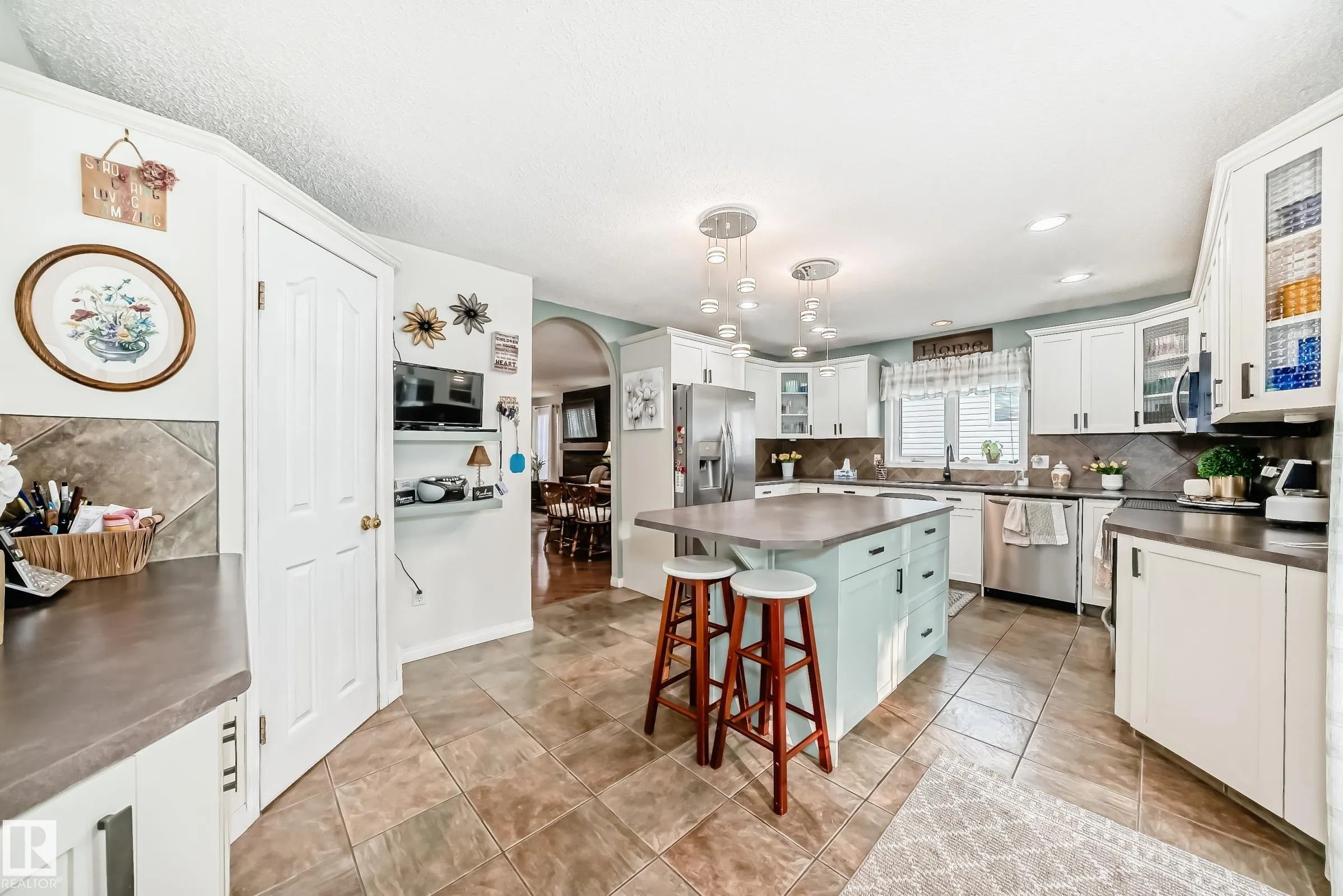 4 GLENDALE Crescent
