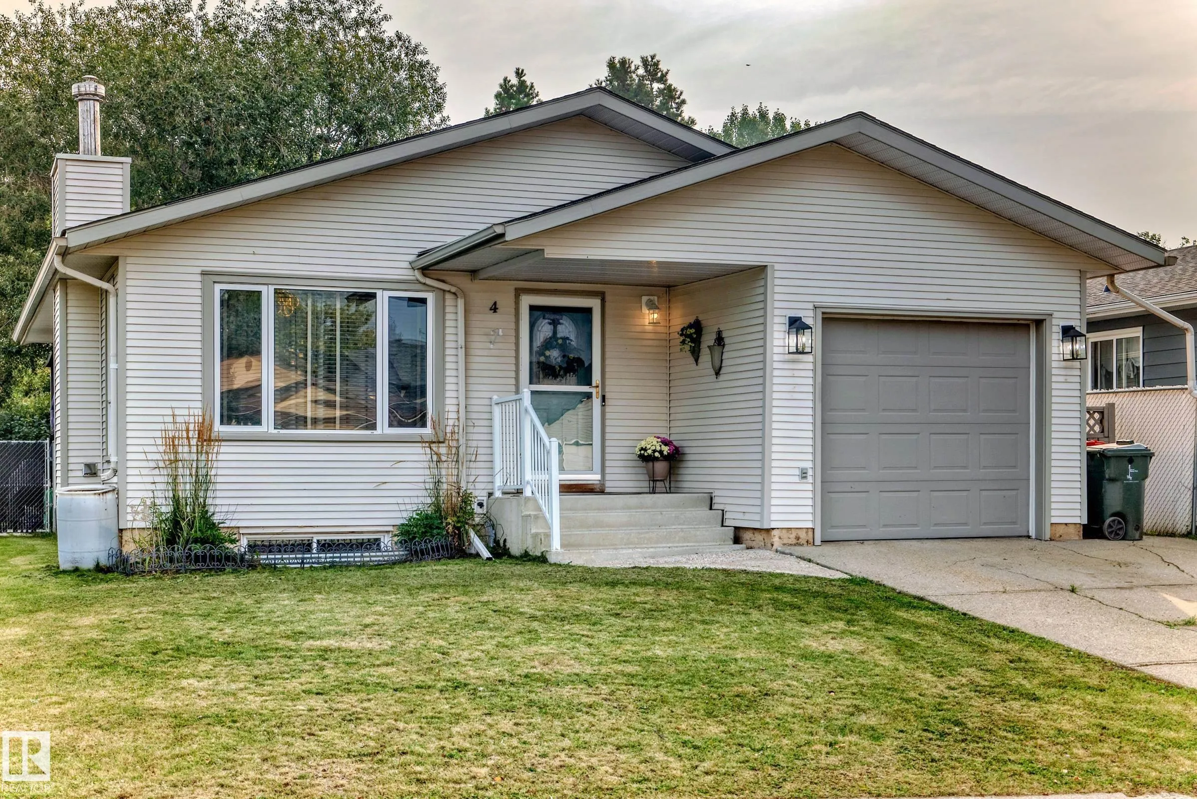 4 GLENDALE Crescent