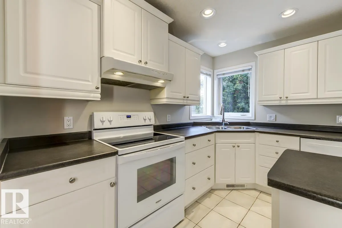 28 KIRKWOOD Drive