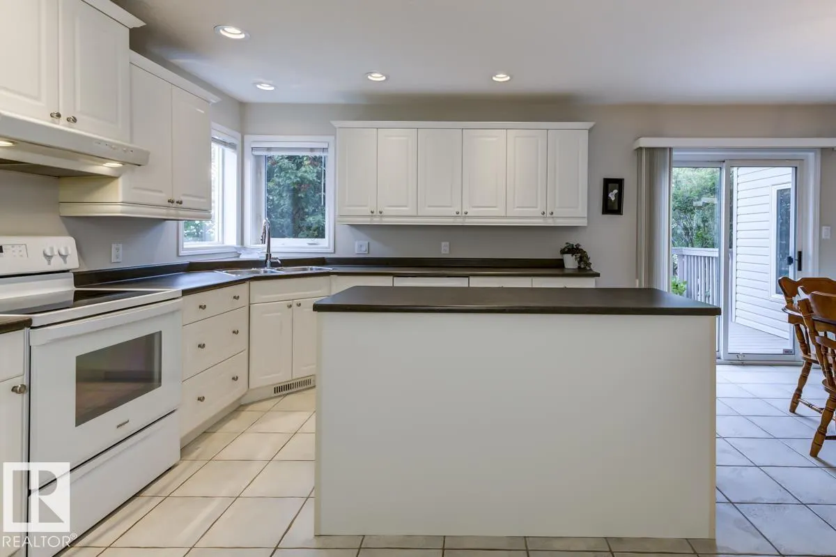 28 KIRKWOOD Drive