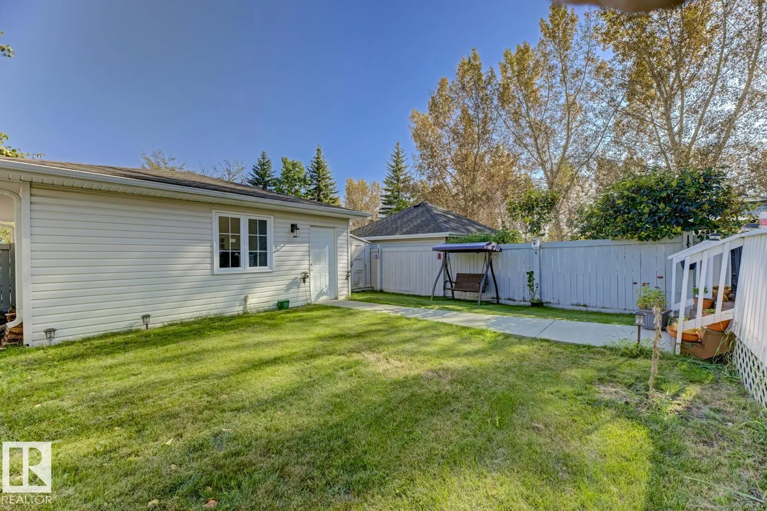 657 GLENWRIGHT Crescent