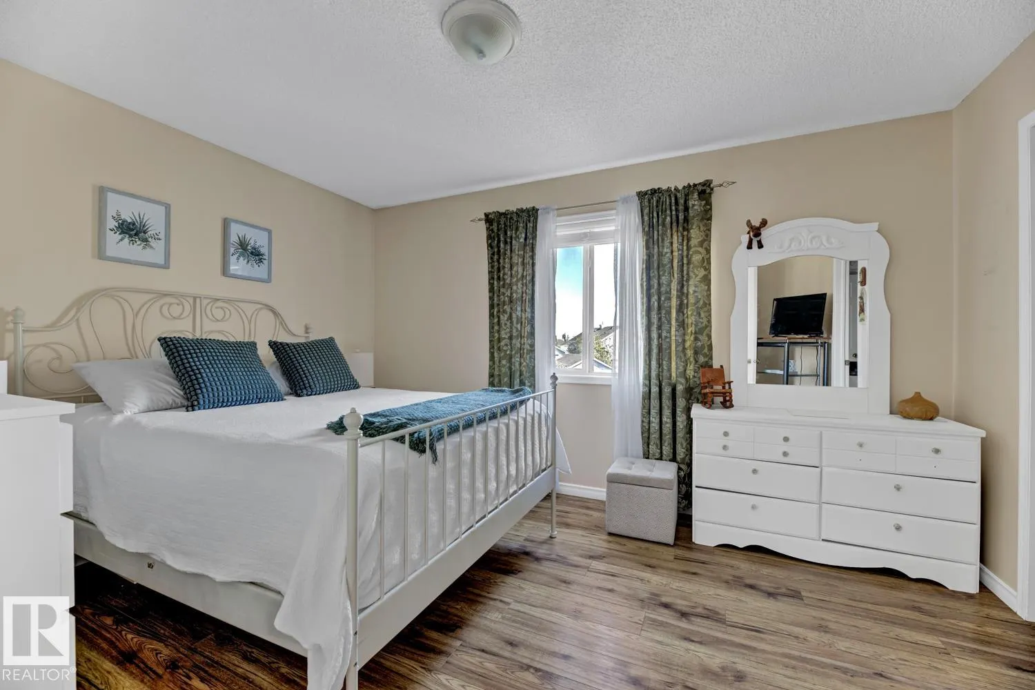 657 GLENWRIGHT Crescent