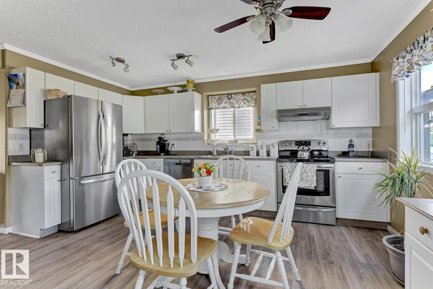 657 GLENWRIGHT Crescent