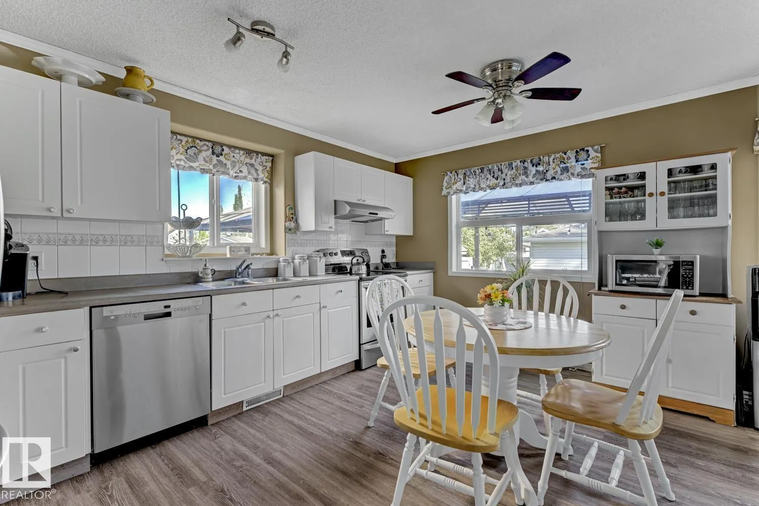 657 GLENWRIGHT Crescent