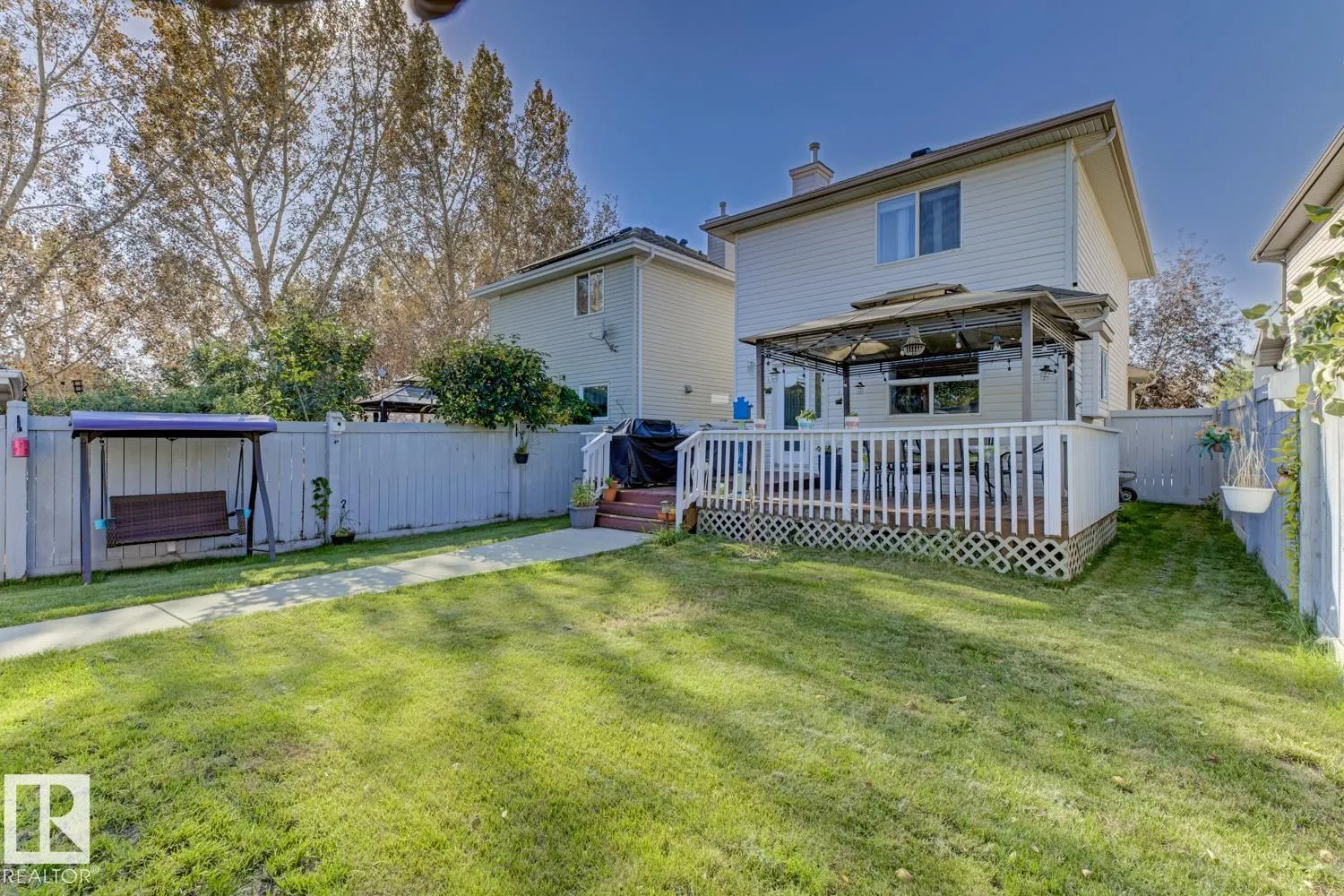 657 GLENWRIGHT Crescent