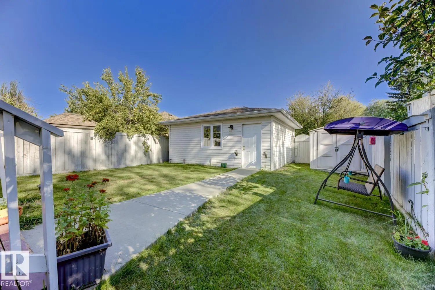 657 GLENWRIGHT Crescent