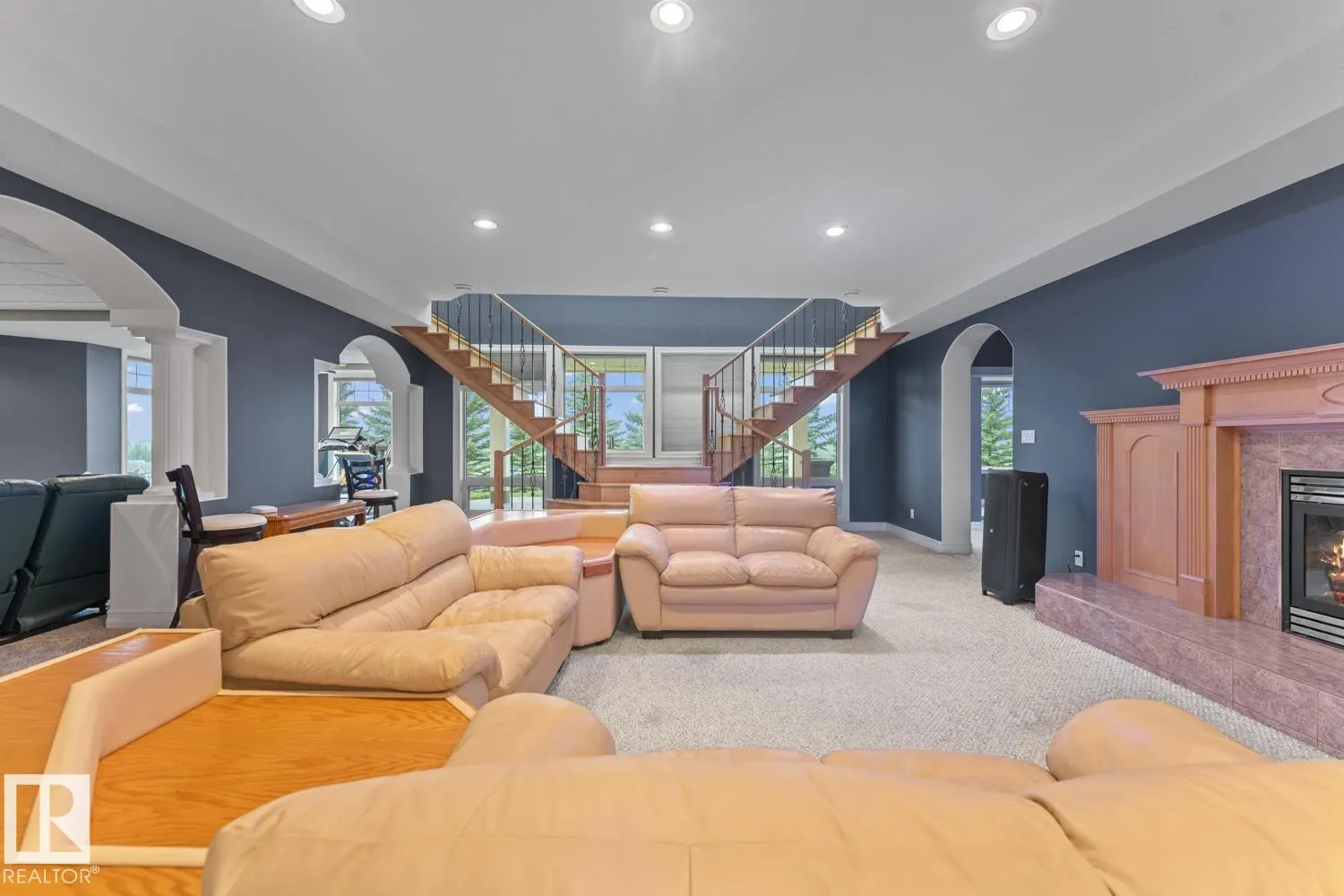 3006 WAYNE Way