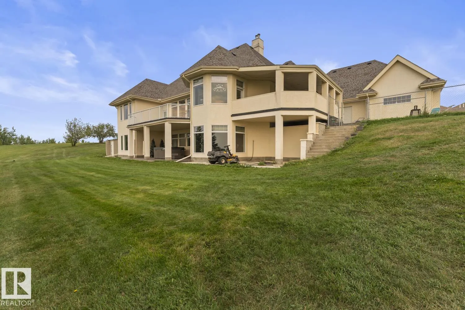 3006 WAYNE Way