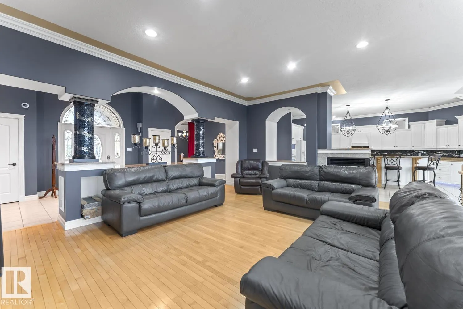 3006 WAYNE Way