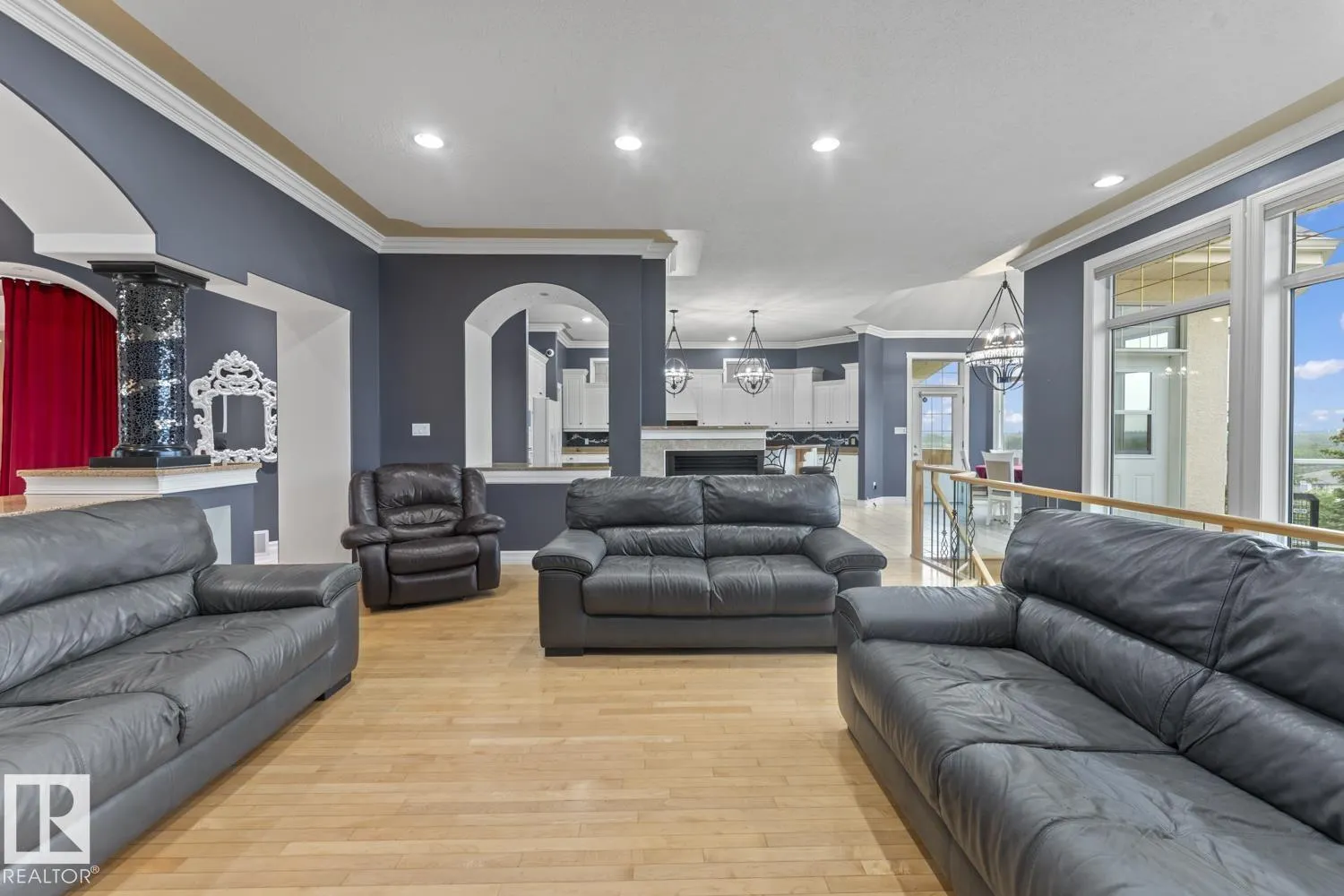 3006 WAYNE Way